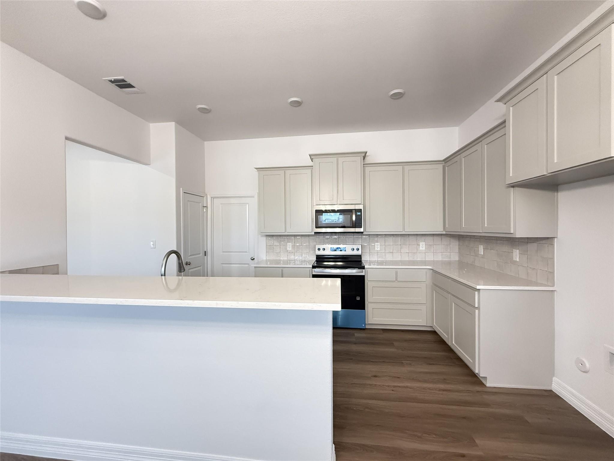5242  Lassen Ln, photo 11