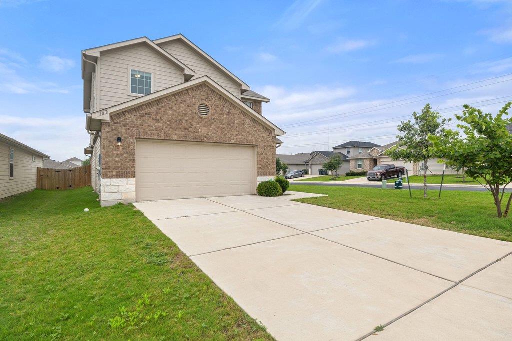102  Ashford Way, photo 3