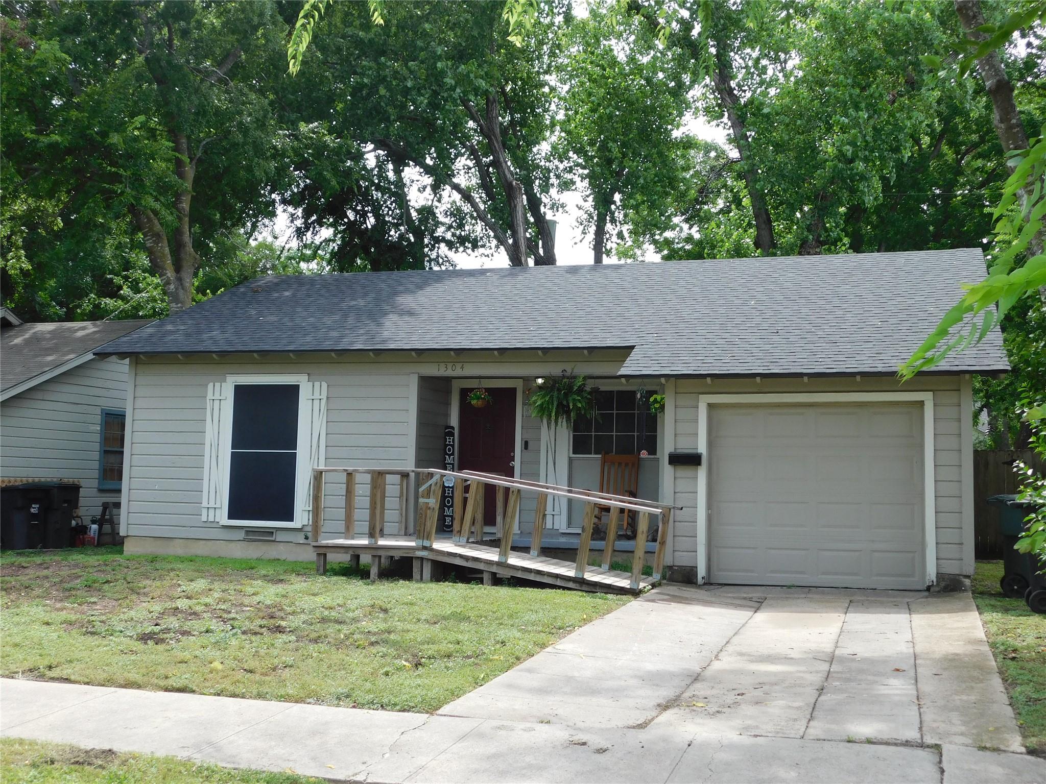 1304 S 19th St S, photo 2