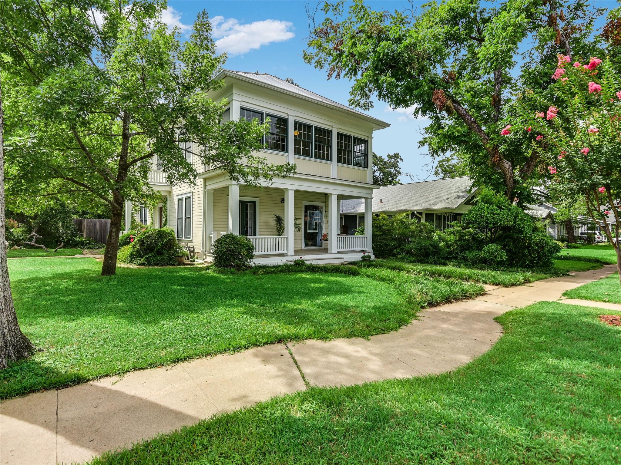 200 W 40th St, photo 2