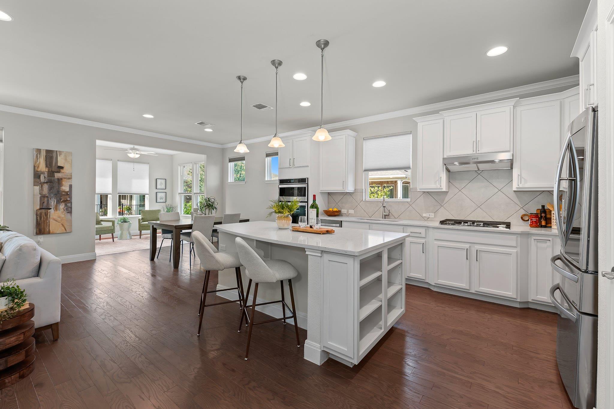 215  Hanging Star Ln, photo 2