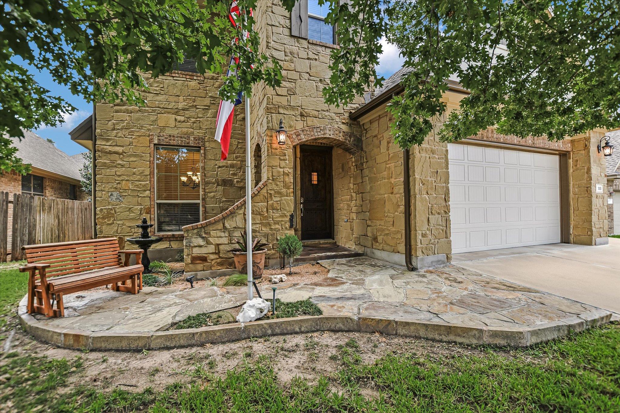 500  Victoria Dr, photo 2
