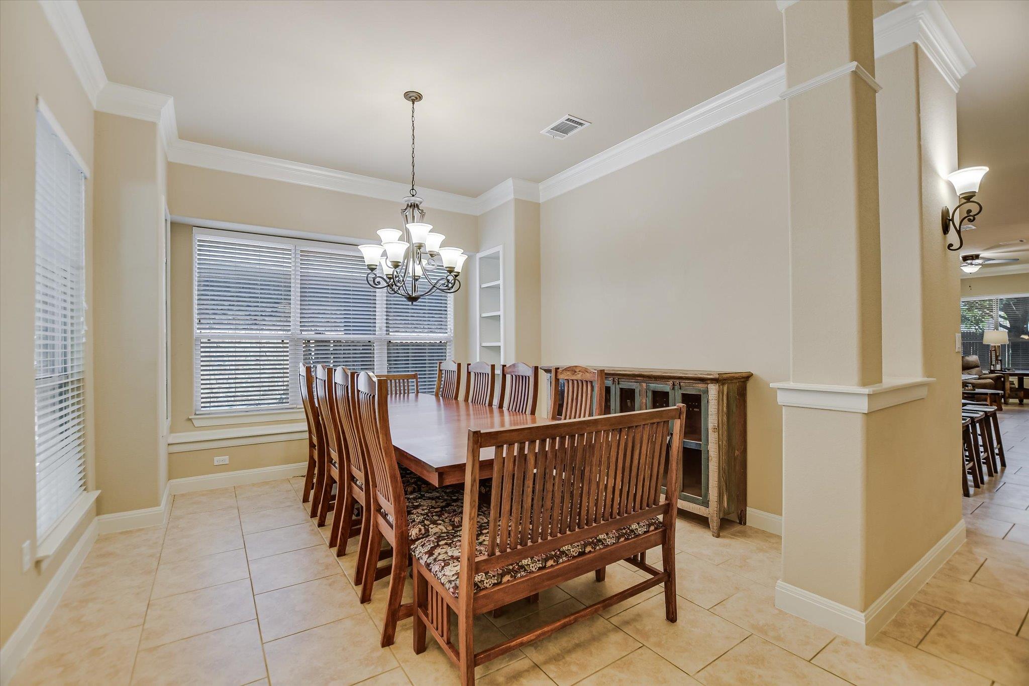 500  Victoria Dr, photo 3