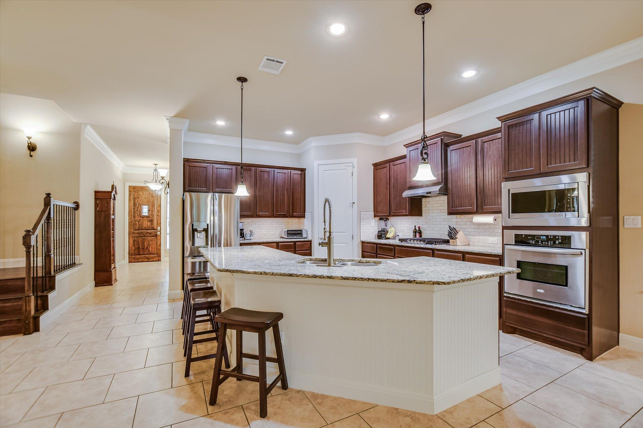 500  Victoria Dr, photo 4