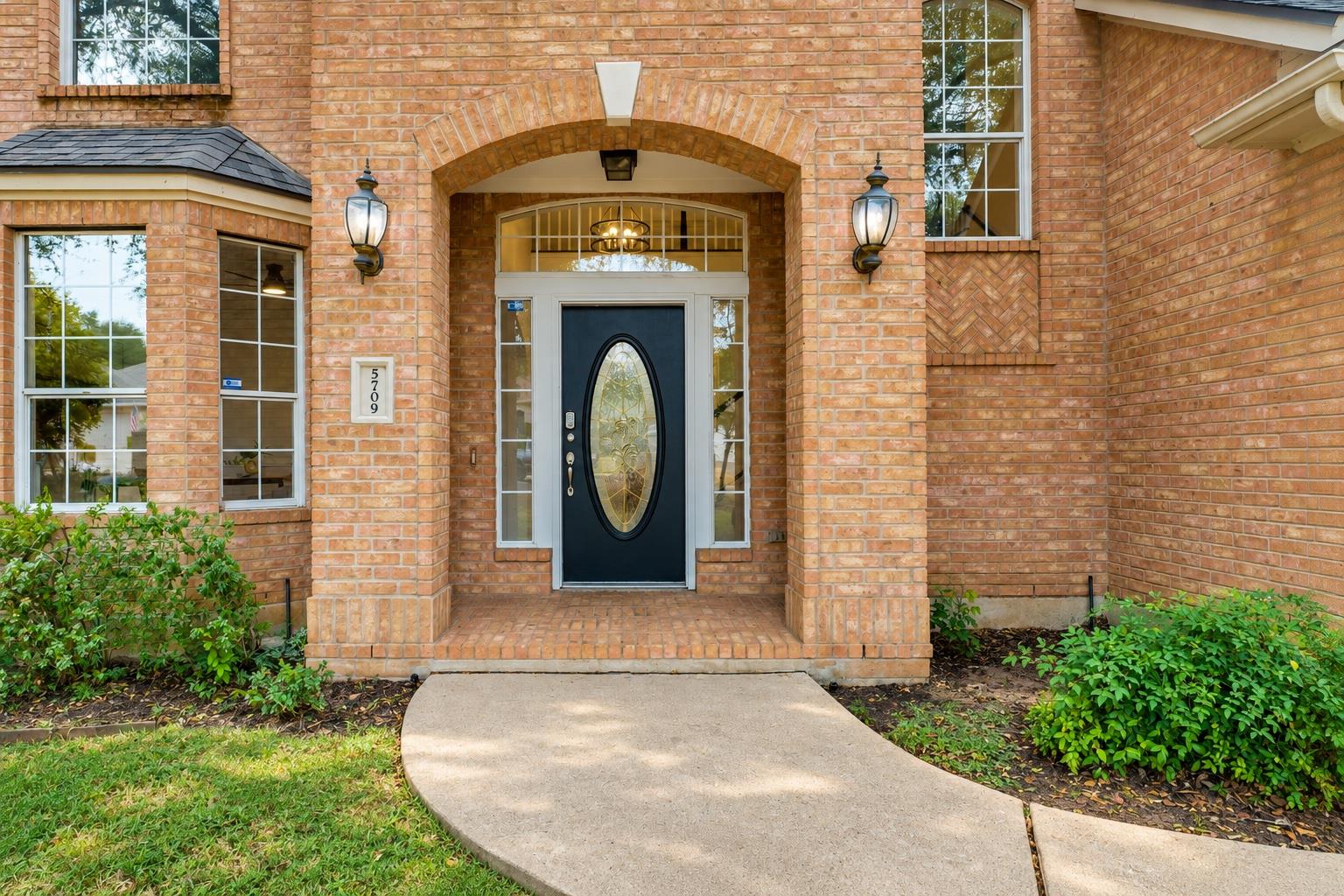 5709  Tahoma Pl, photo 2