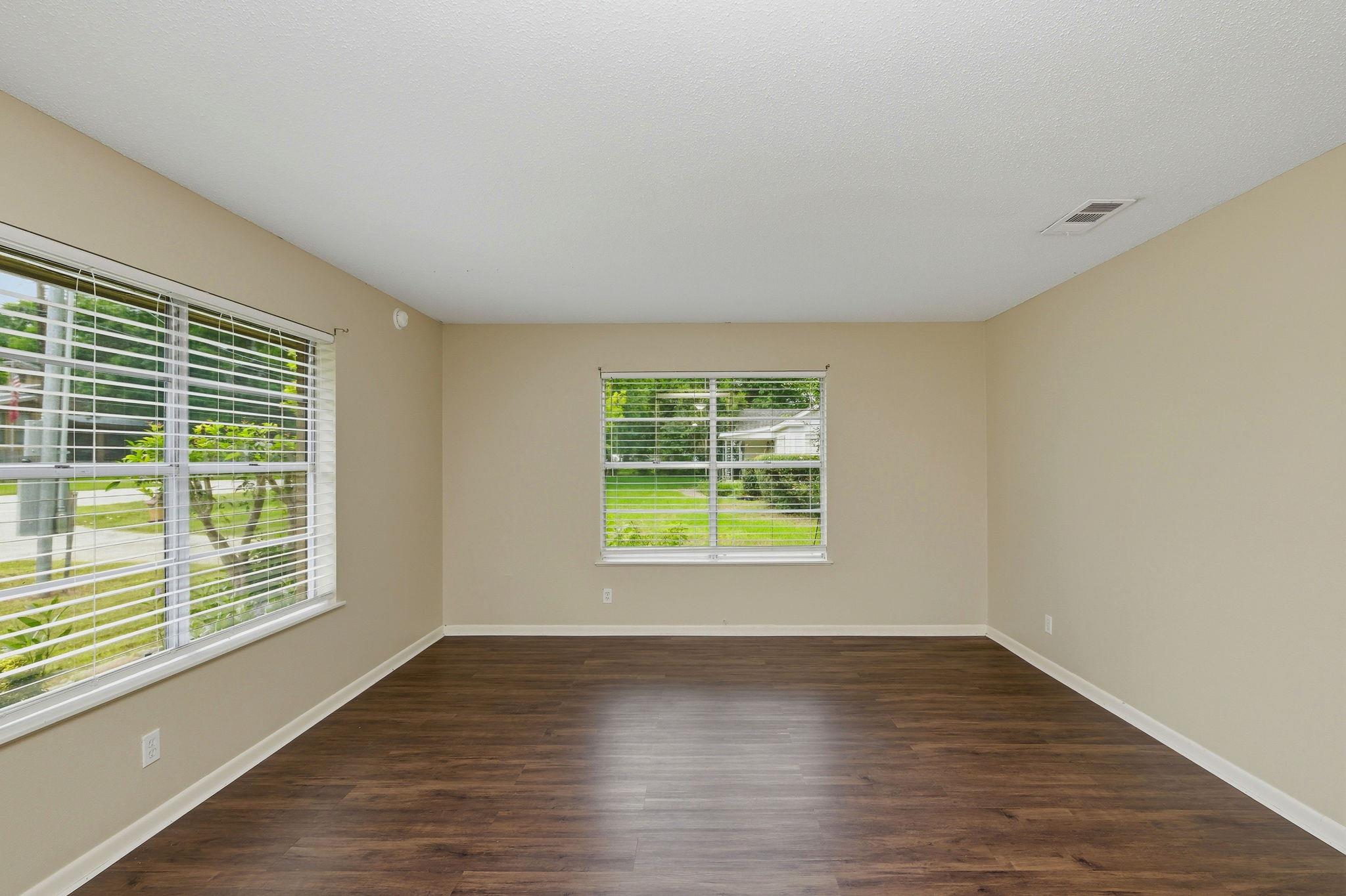 208 N  Cedar St, photo 2