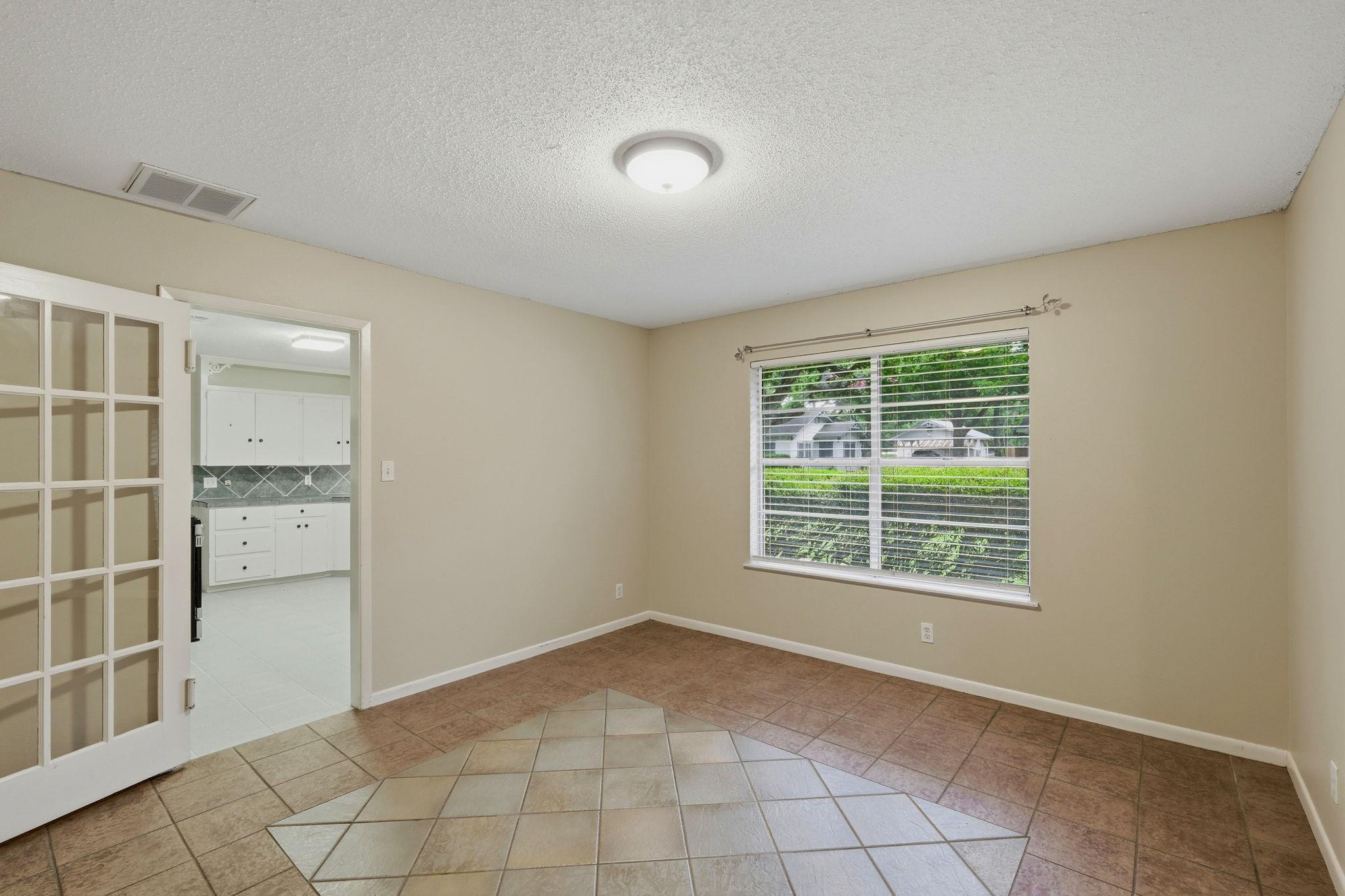 208 N  Cedar St, photo 3