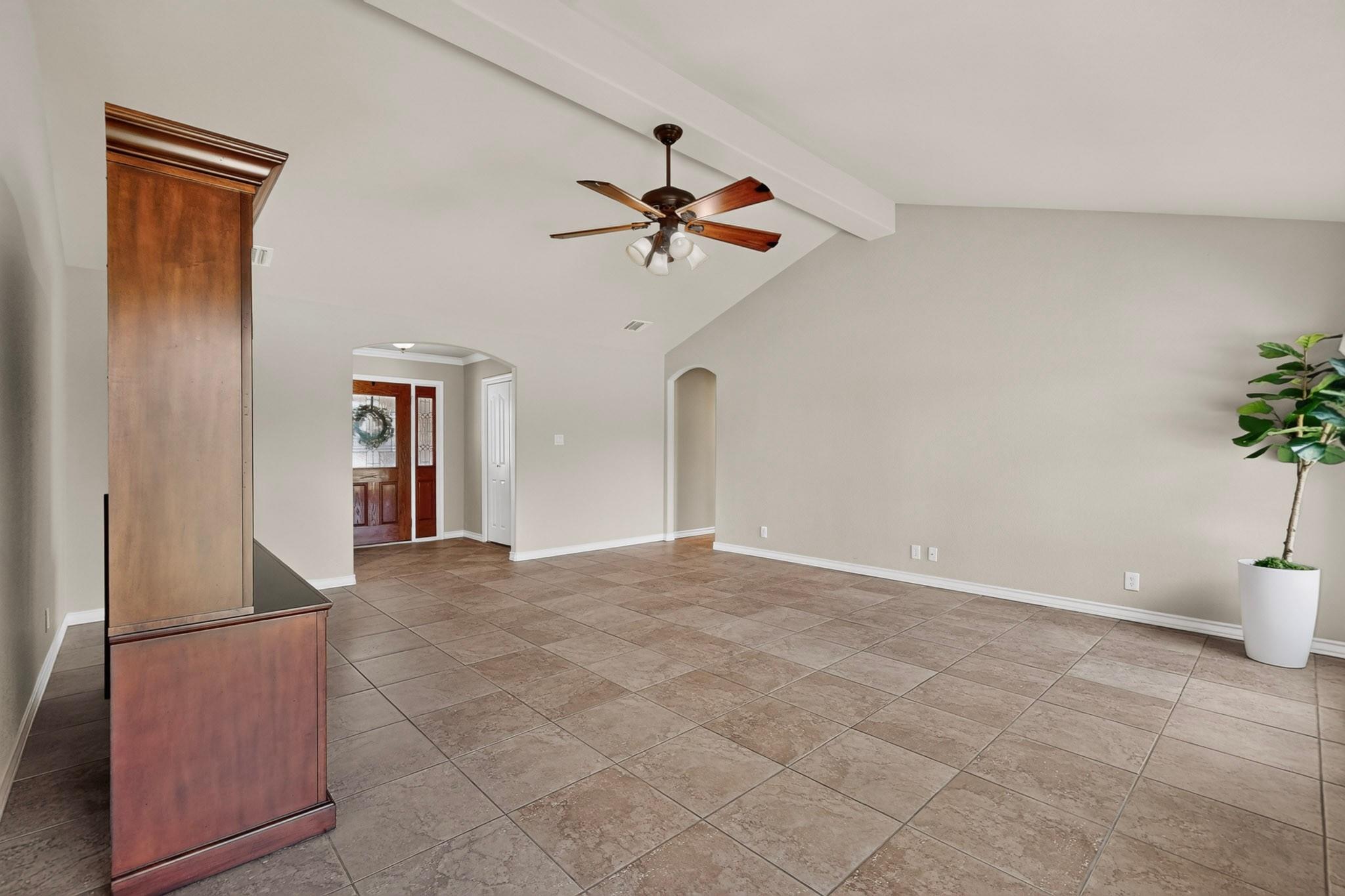 350  Richard Rd, photo 5