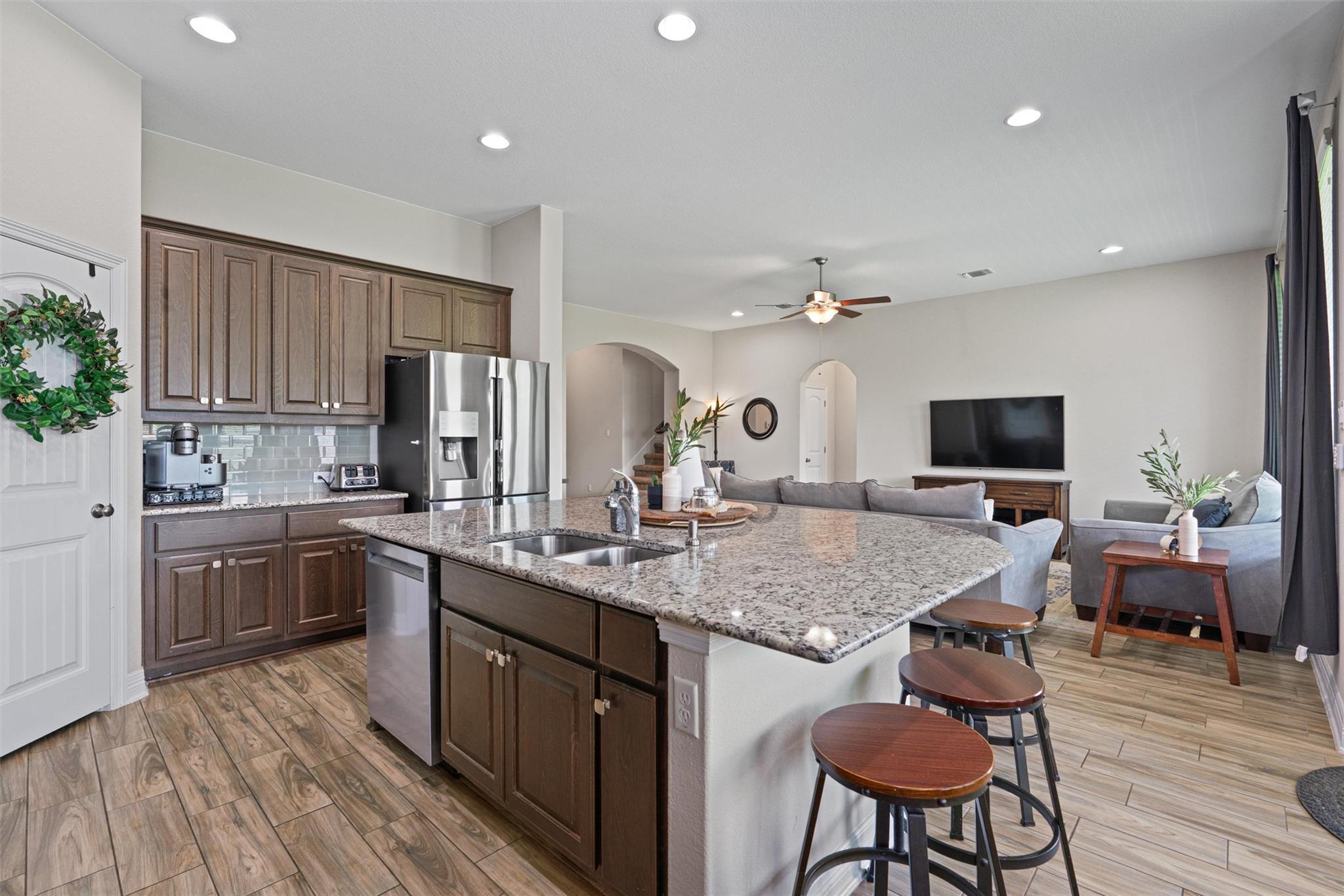 20016  Abigail Way, photo 4