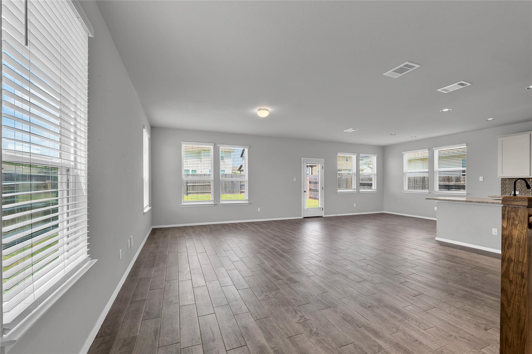 101  Crescent St, photo 5