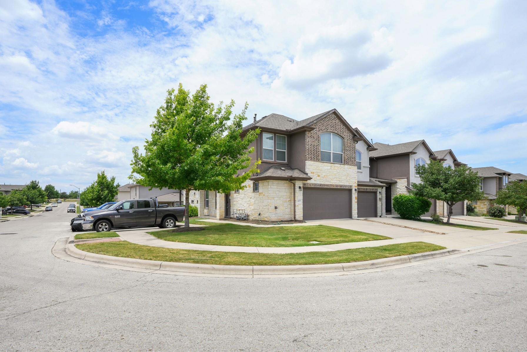 400  Epiphany Ln, photo 2