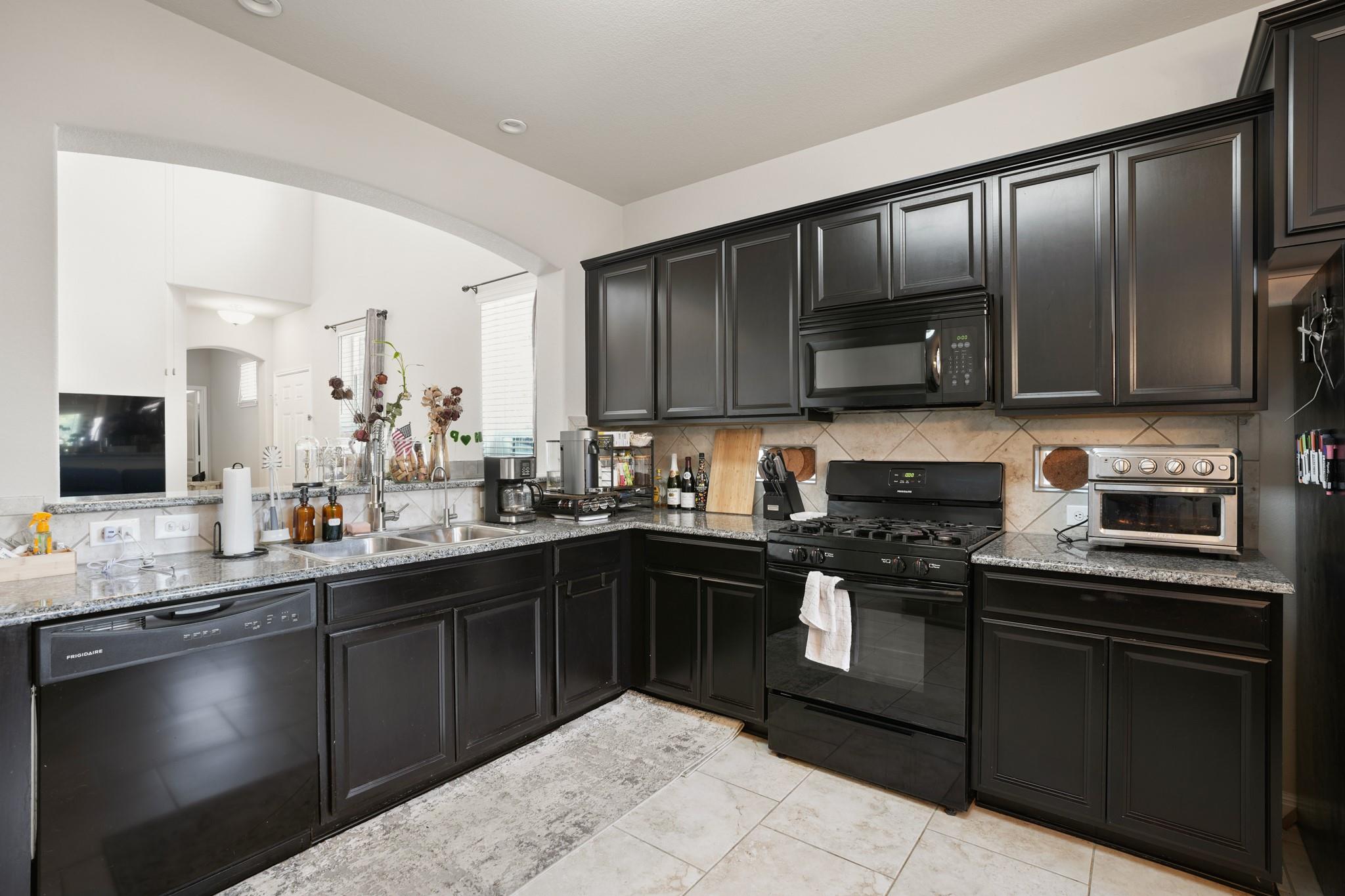 400  Epiphany Ln, photo 3