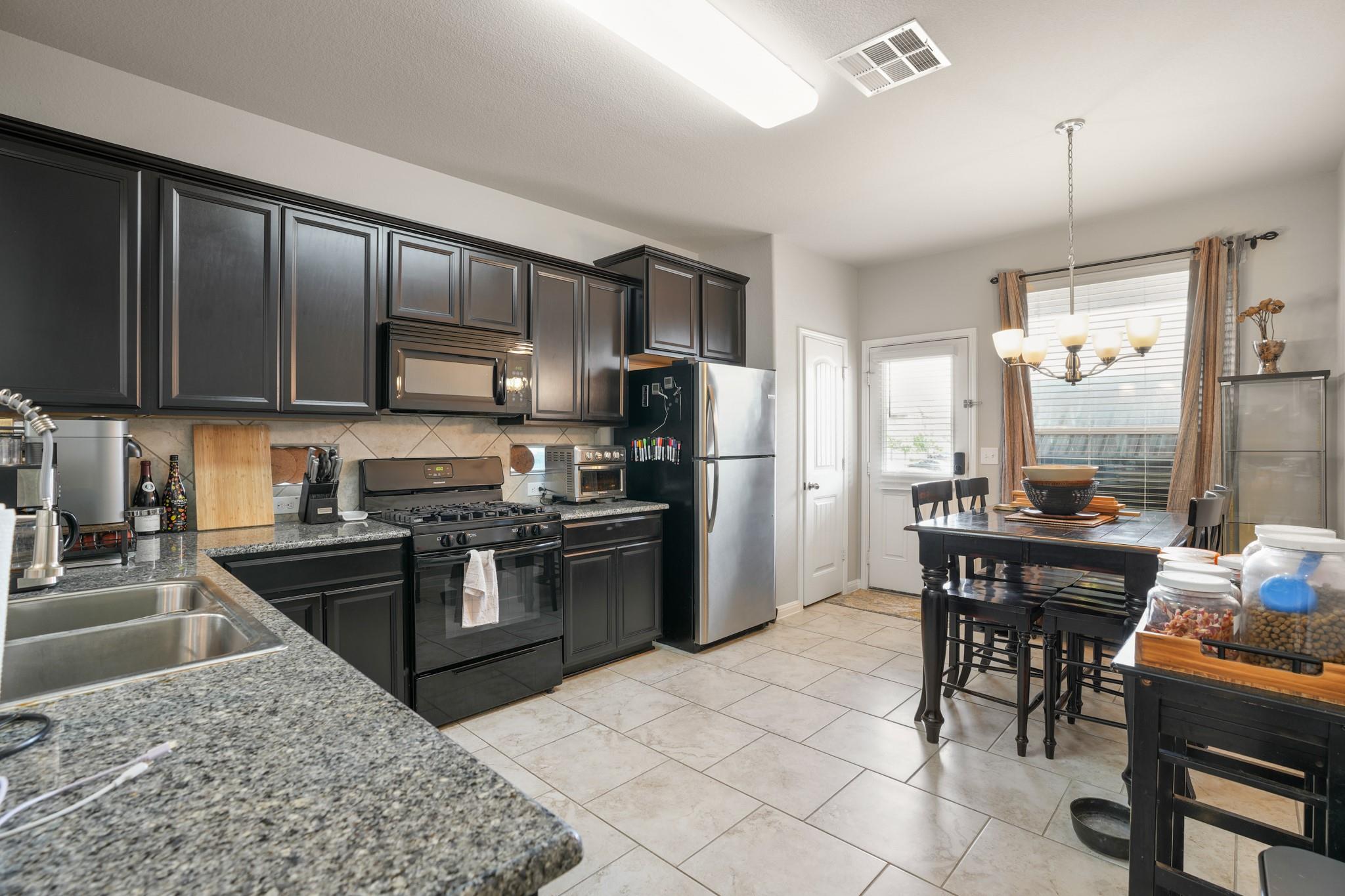 400  Epiphany Ln, photo 5