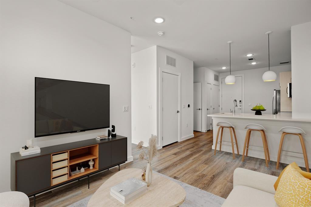 6324 N Lamar Blvd  #404, photo 2