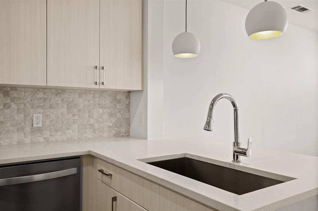 6324 N Lamar Blvd  #404, photo 7