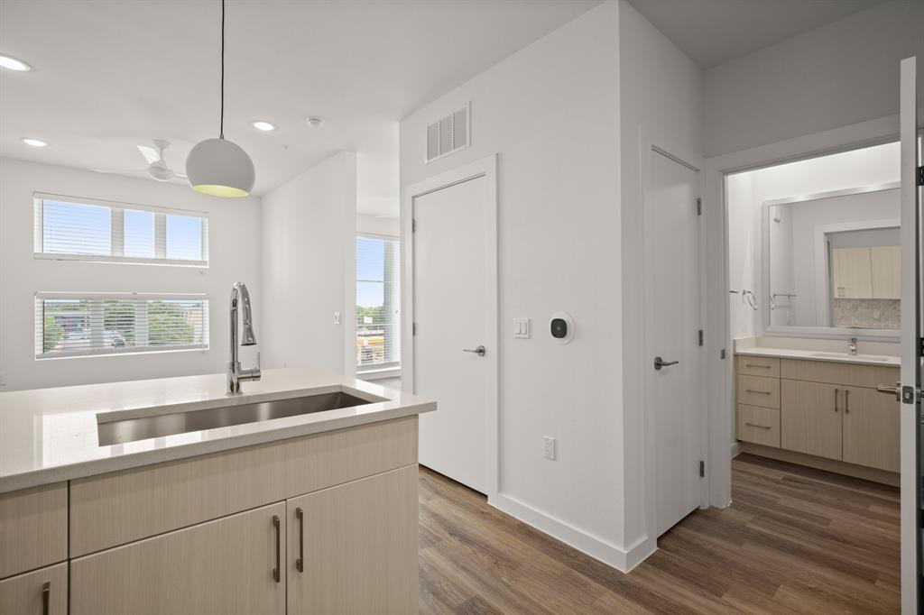 6324 N Lamar Blvd  #404, photo 8