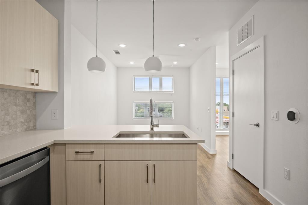 6324 N Lamar Blvd  #404, photo 9