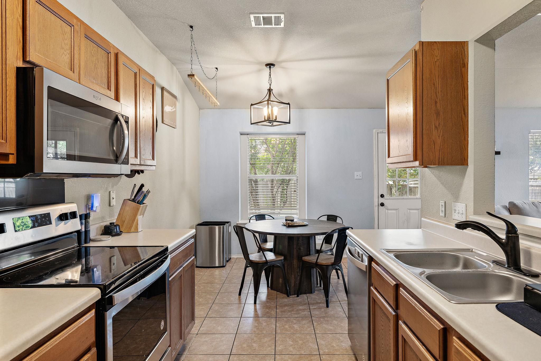 602  Creston St, photo 2