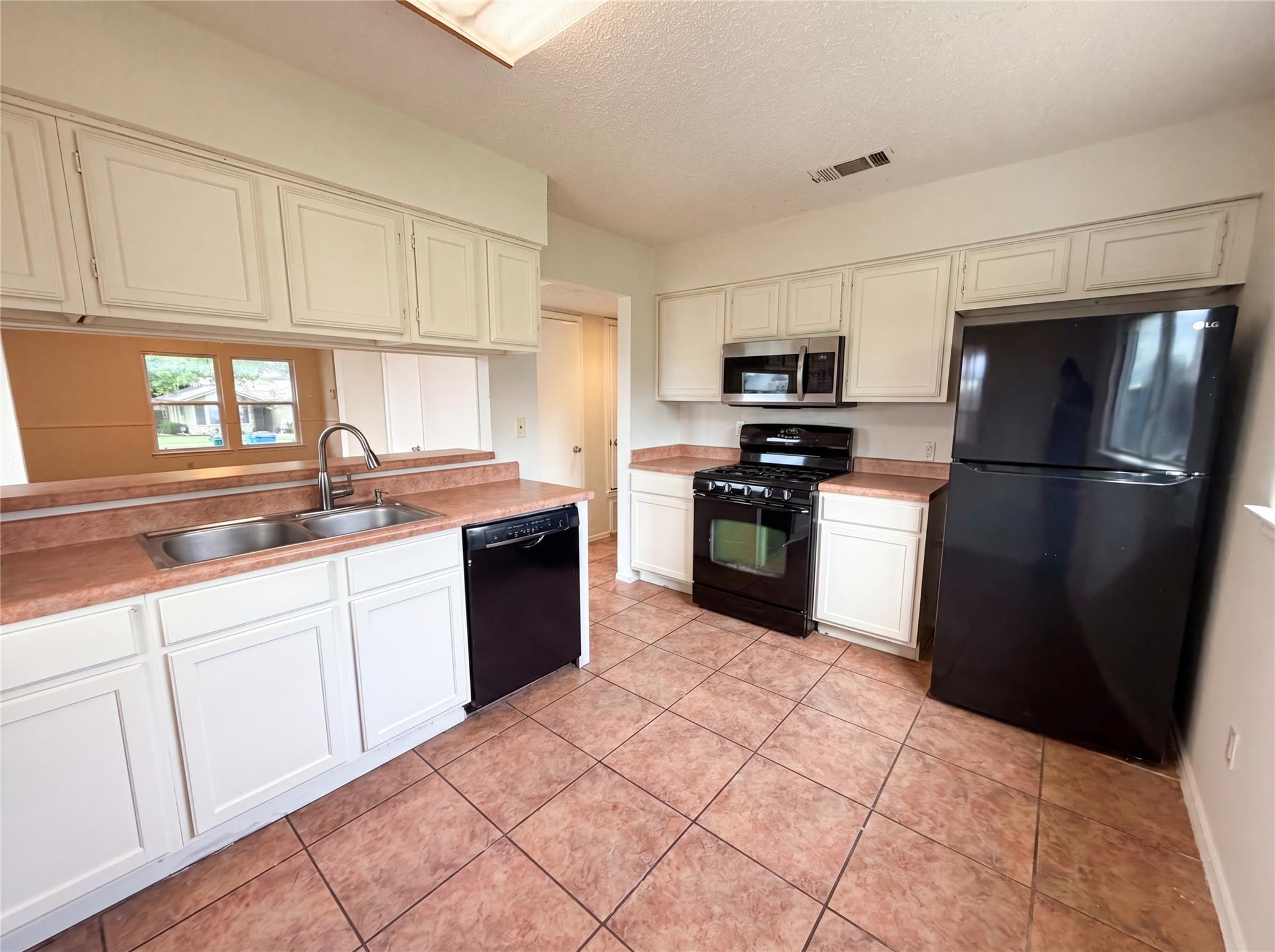 1301  Pitcairn Dr, photo 2