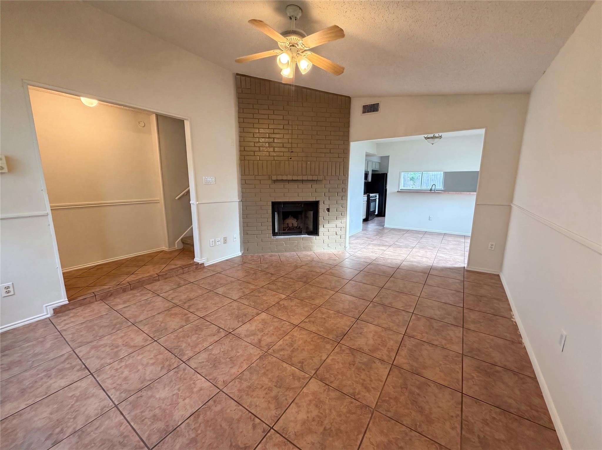 1301  Pitcairn Dr, photo 7