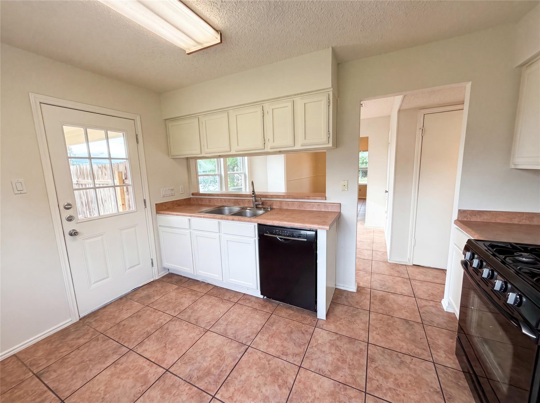 1301  Pitcairn Dr, photo 9