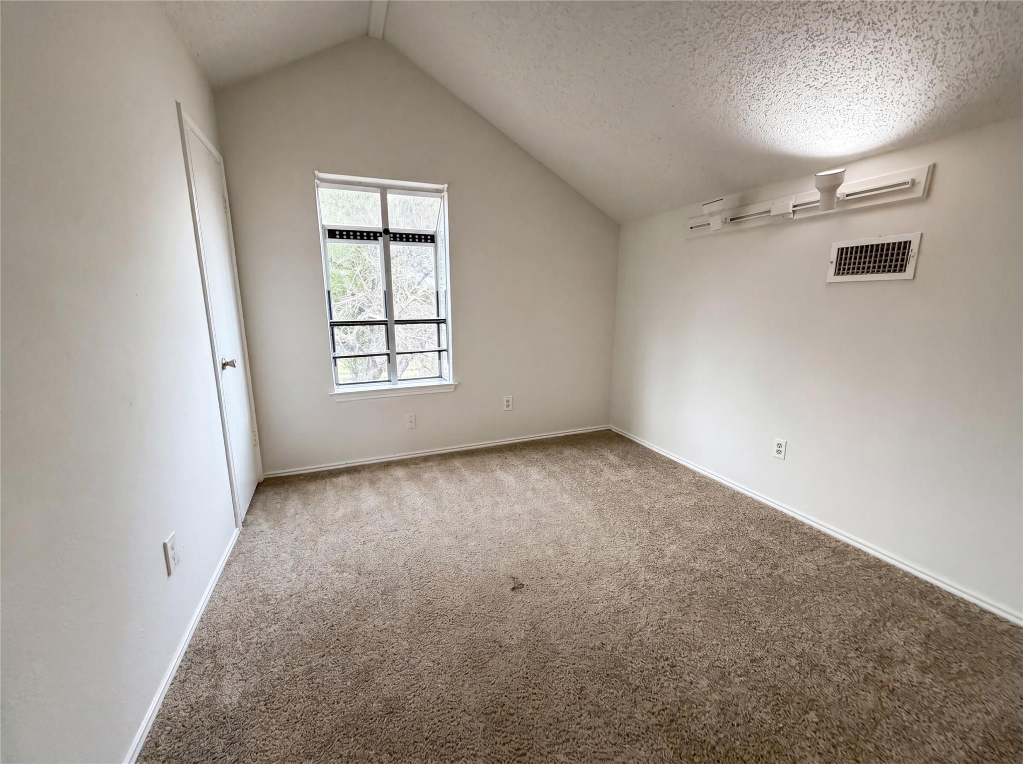 1301  Pitcairn Dr, photo 10