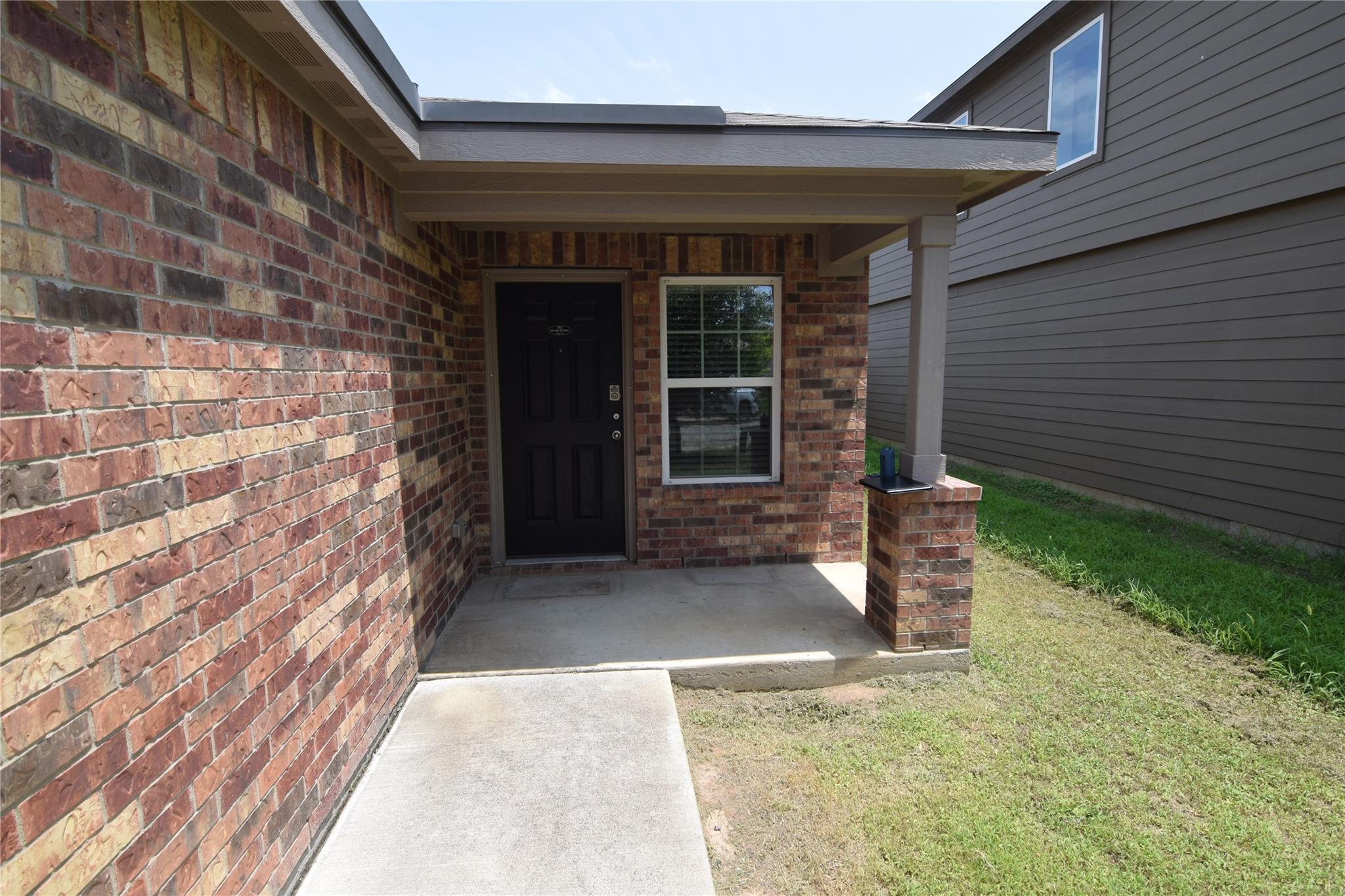 1375  Amy Dr, photo 2
