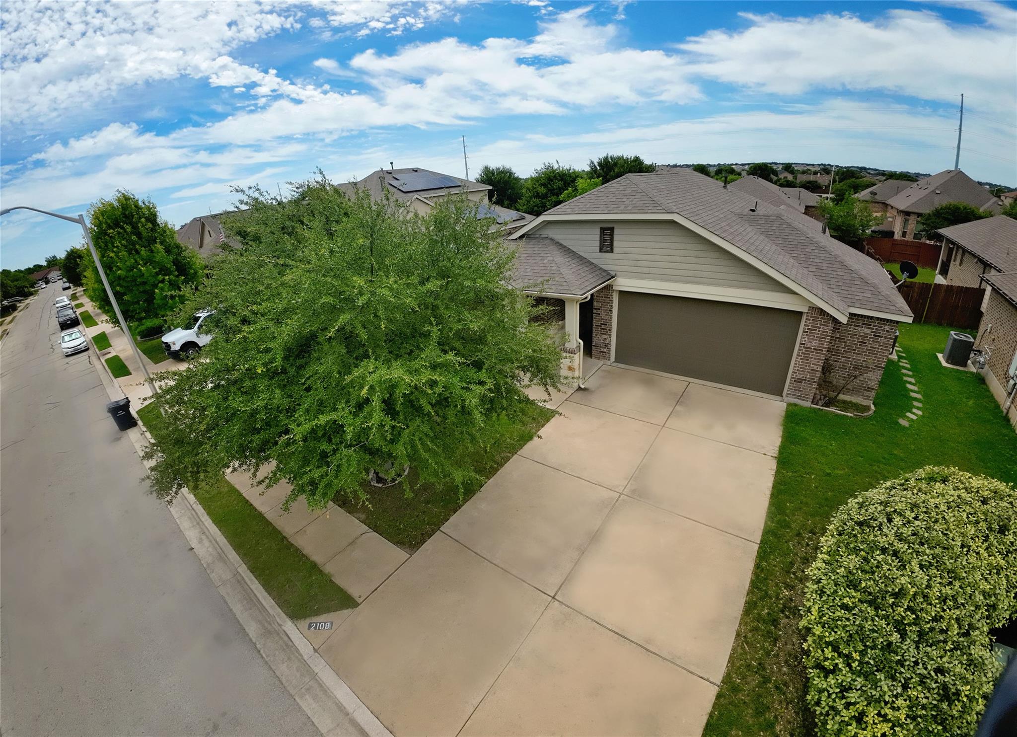 2108  Maplewood Dr, photo 4