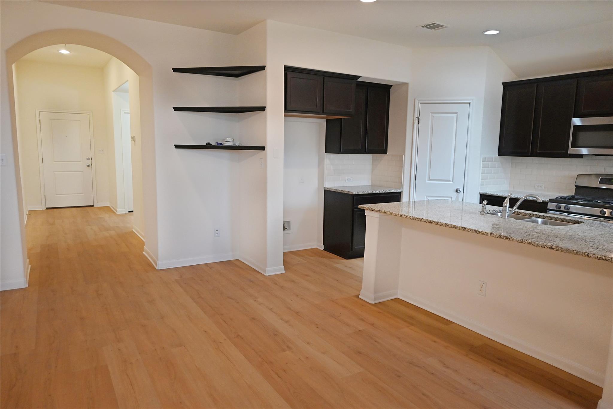 2108  Maplewood Dr, photo 7