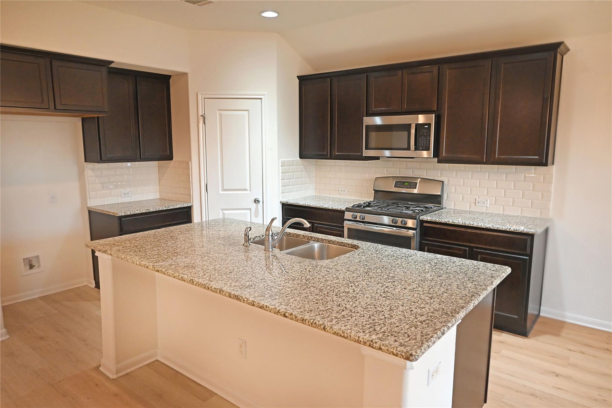2108  Maplewood Dr, photo 8