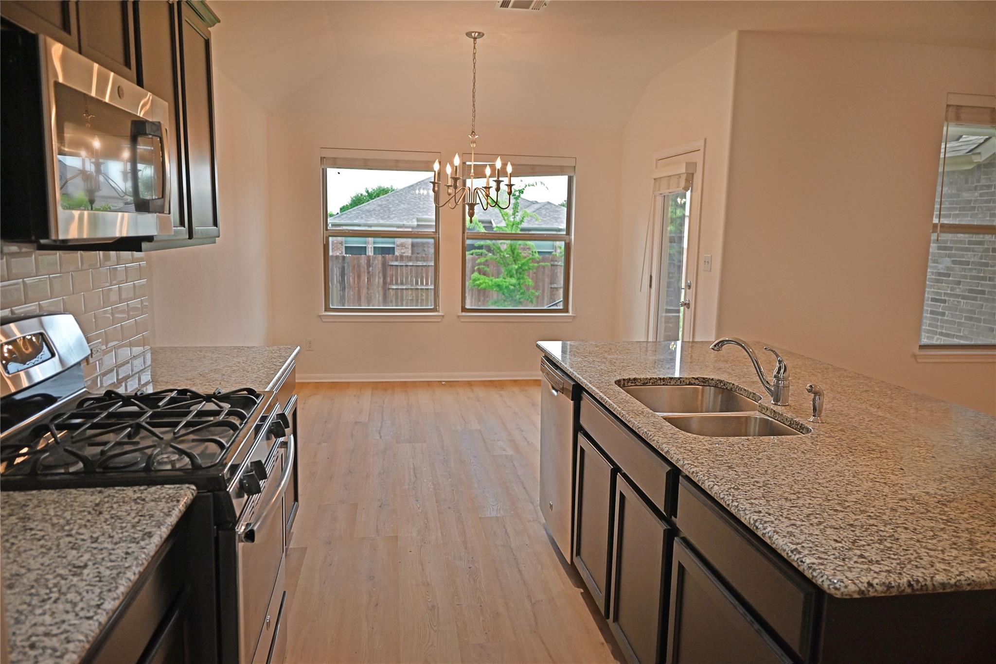 2108  Maplewood Dr, photo 9