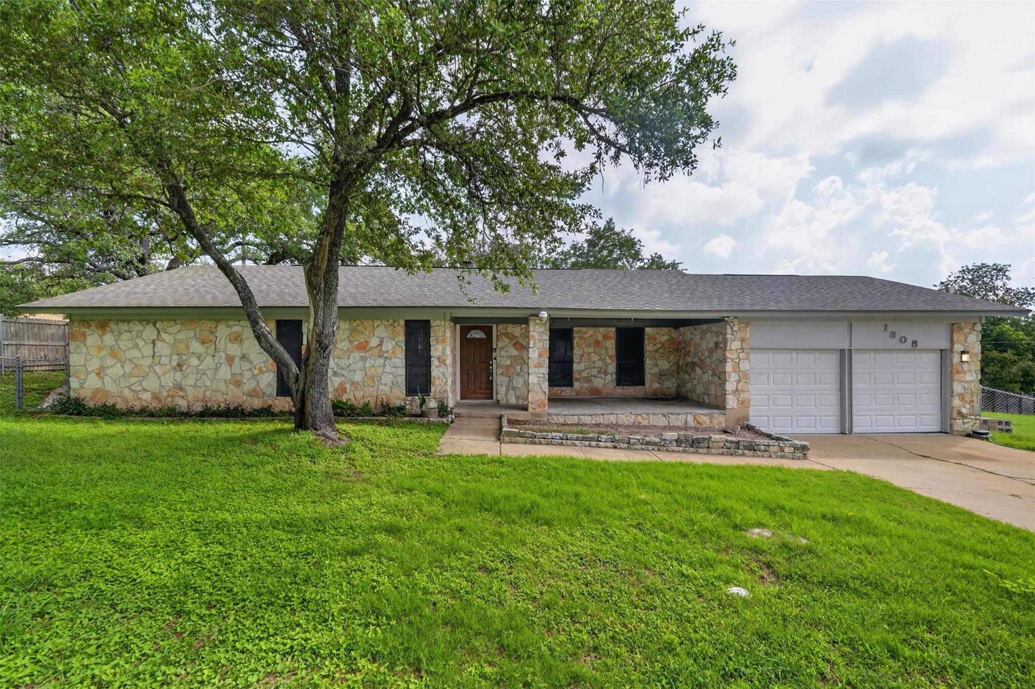 1308  May Dr, photo 2