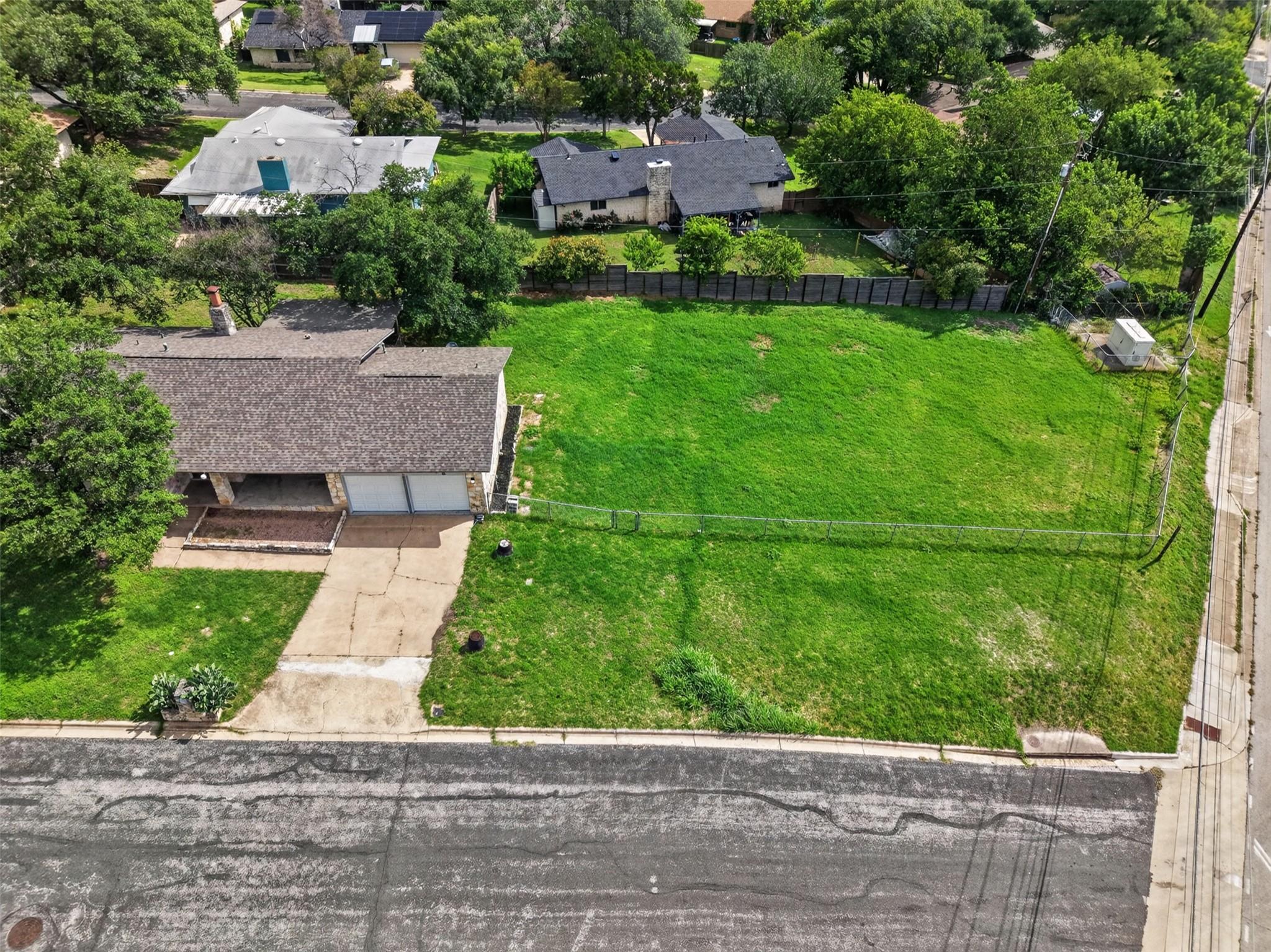 1308  May Dr, photo 3