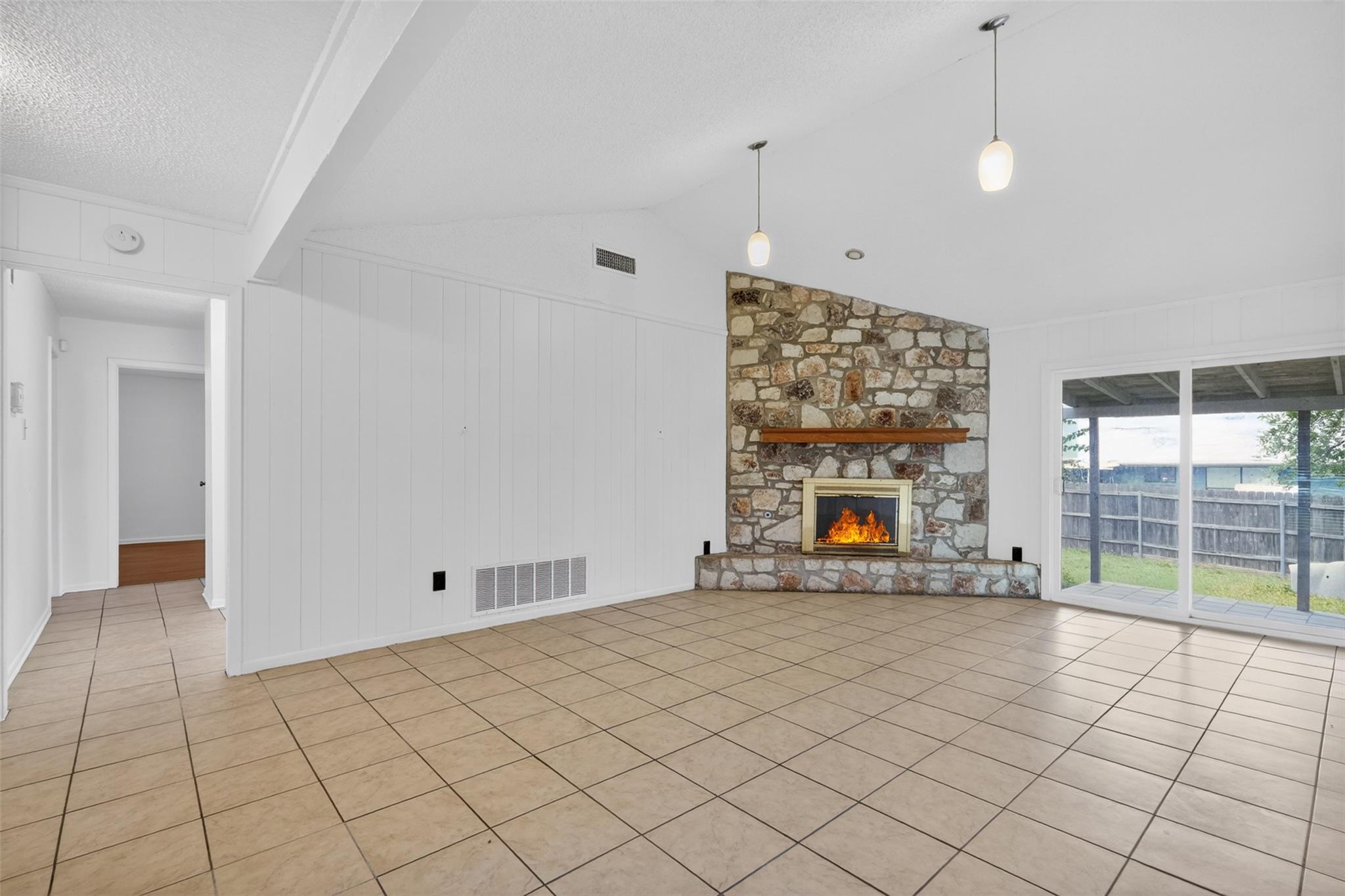 1308  May Dr, photo 4