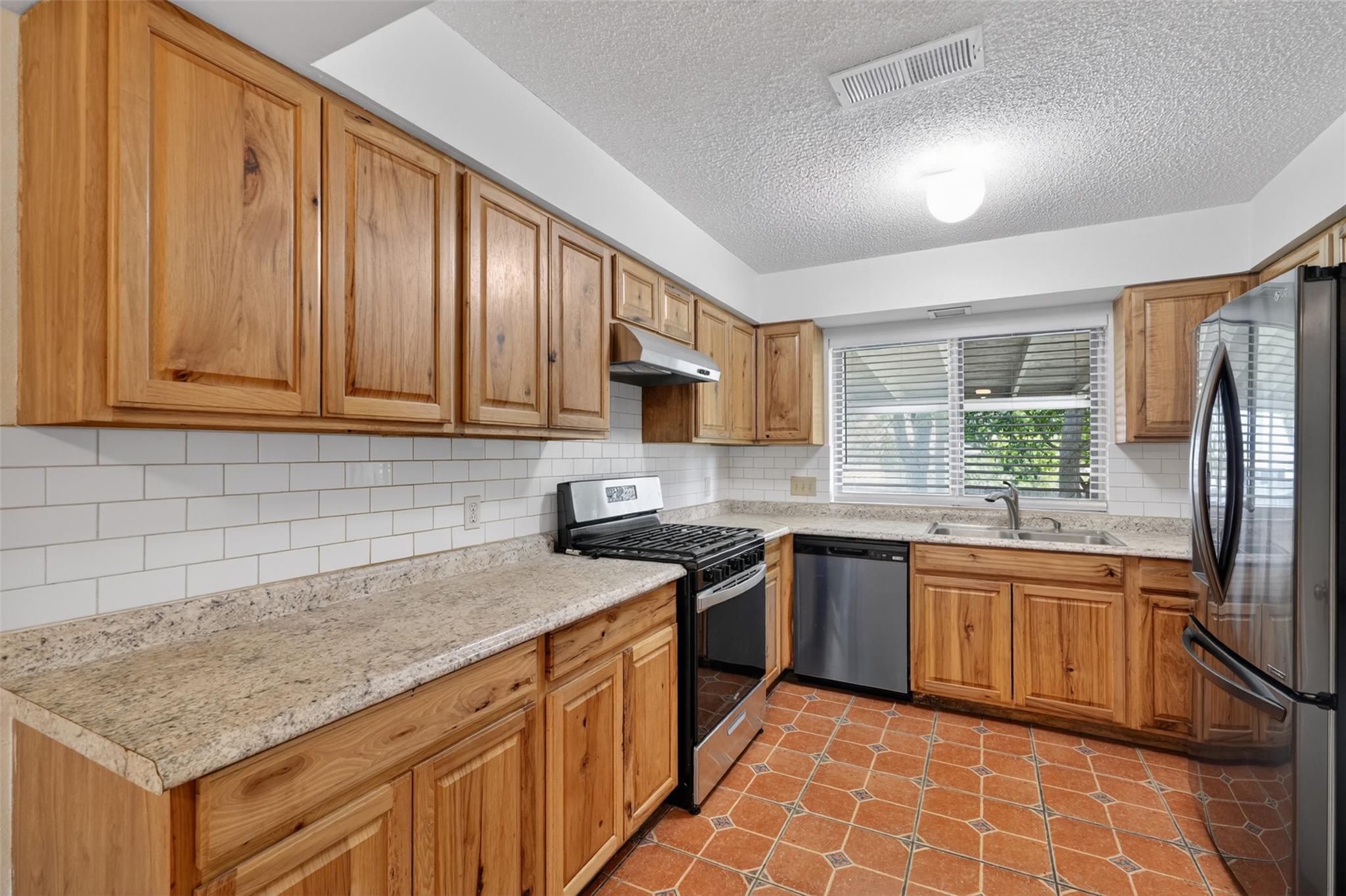 1308  May Dr, photo 5