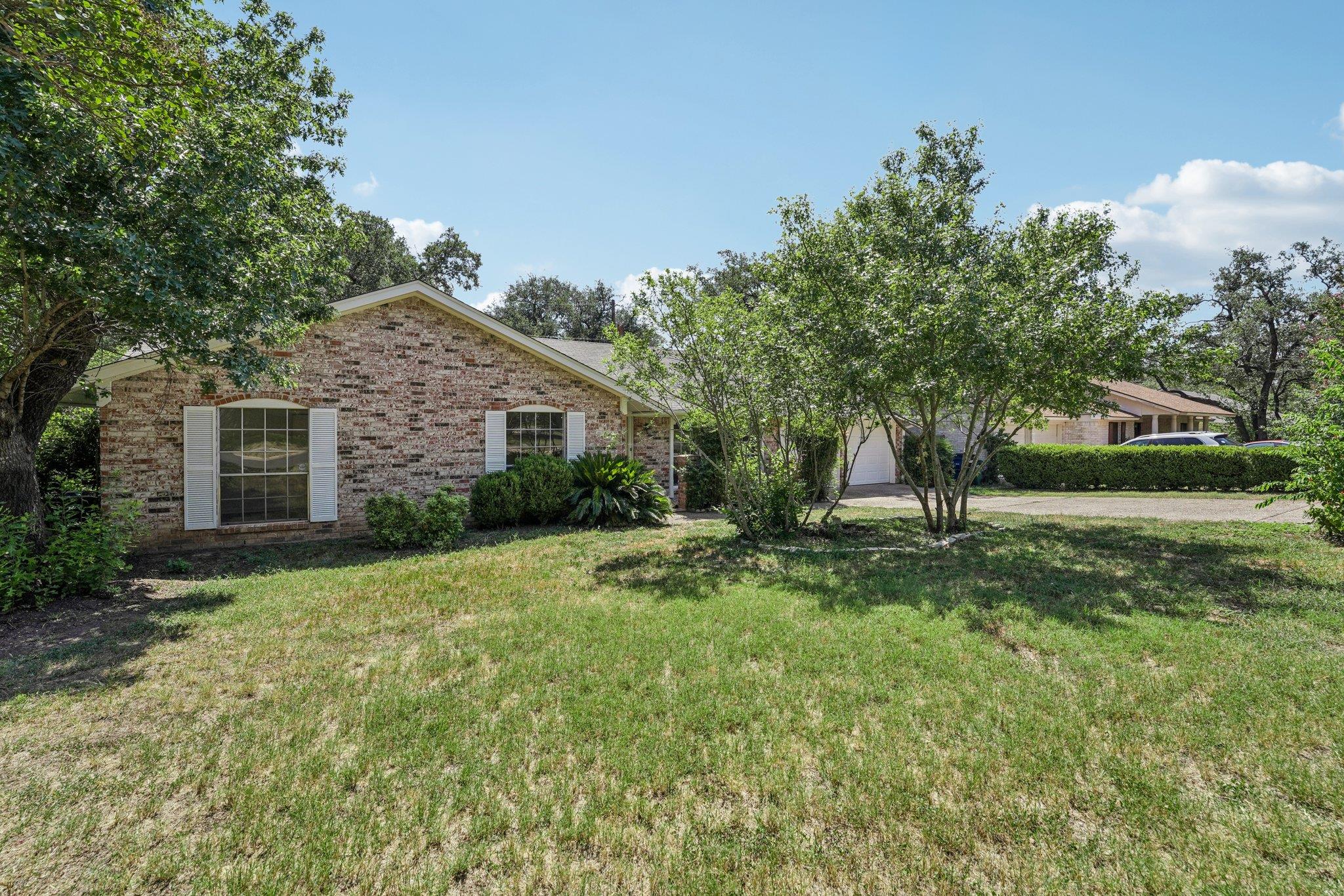 11307  Alhambra Dr, photo 3