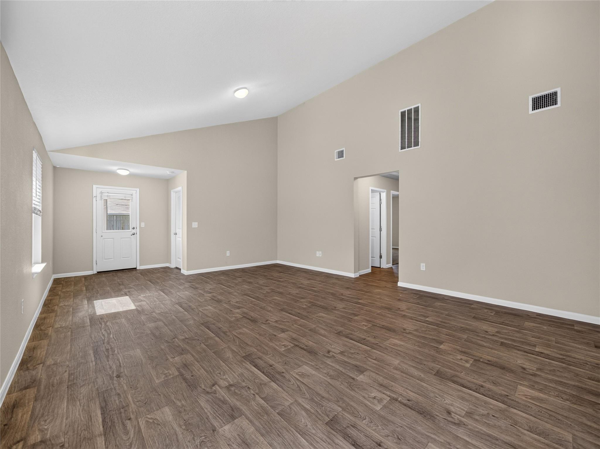 15001  Custis Ln, photo 9