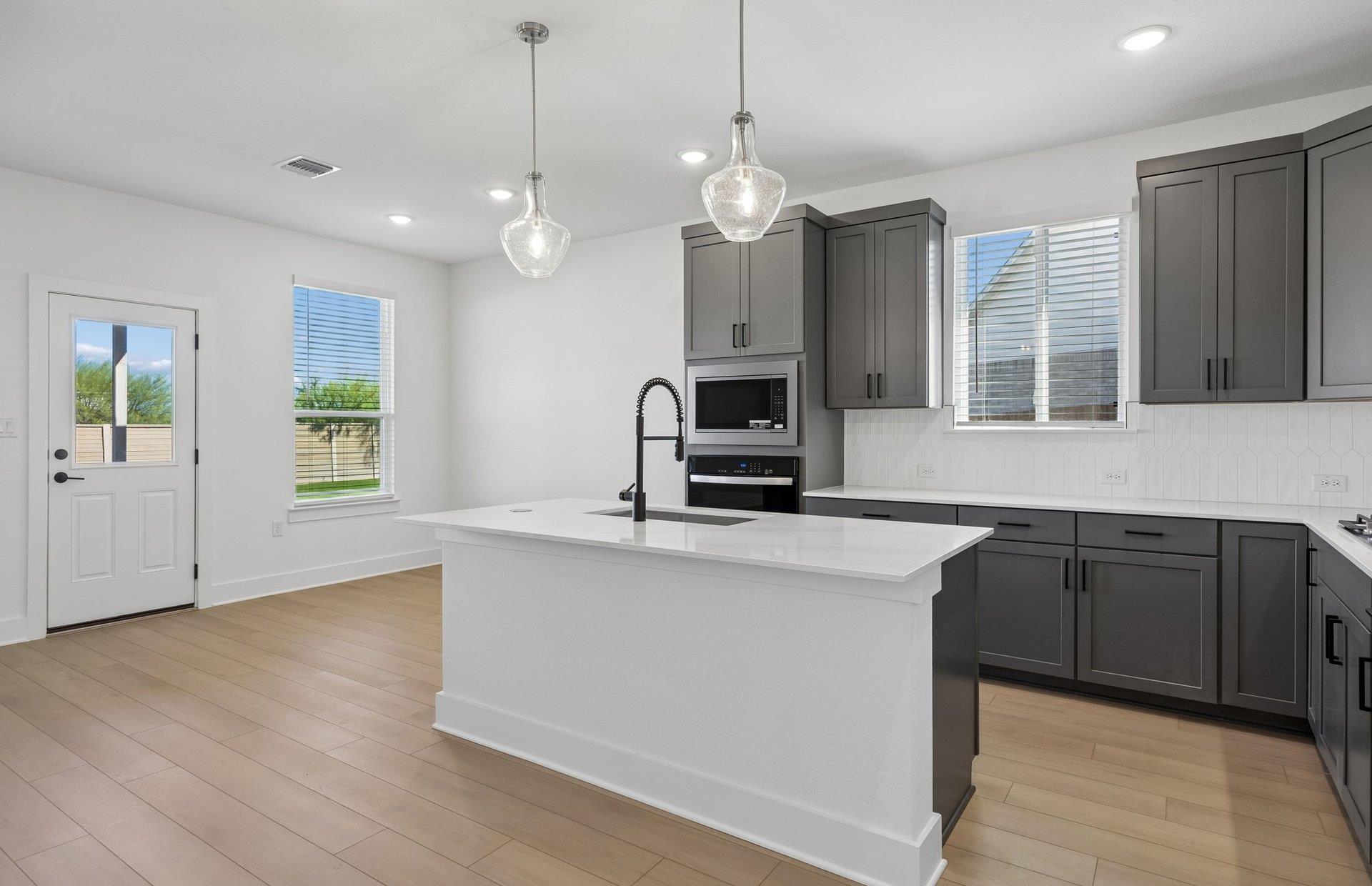 16824  Bustillos Pass, photo 4