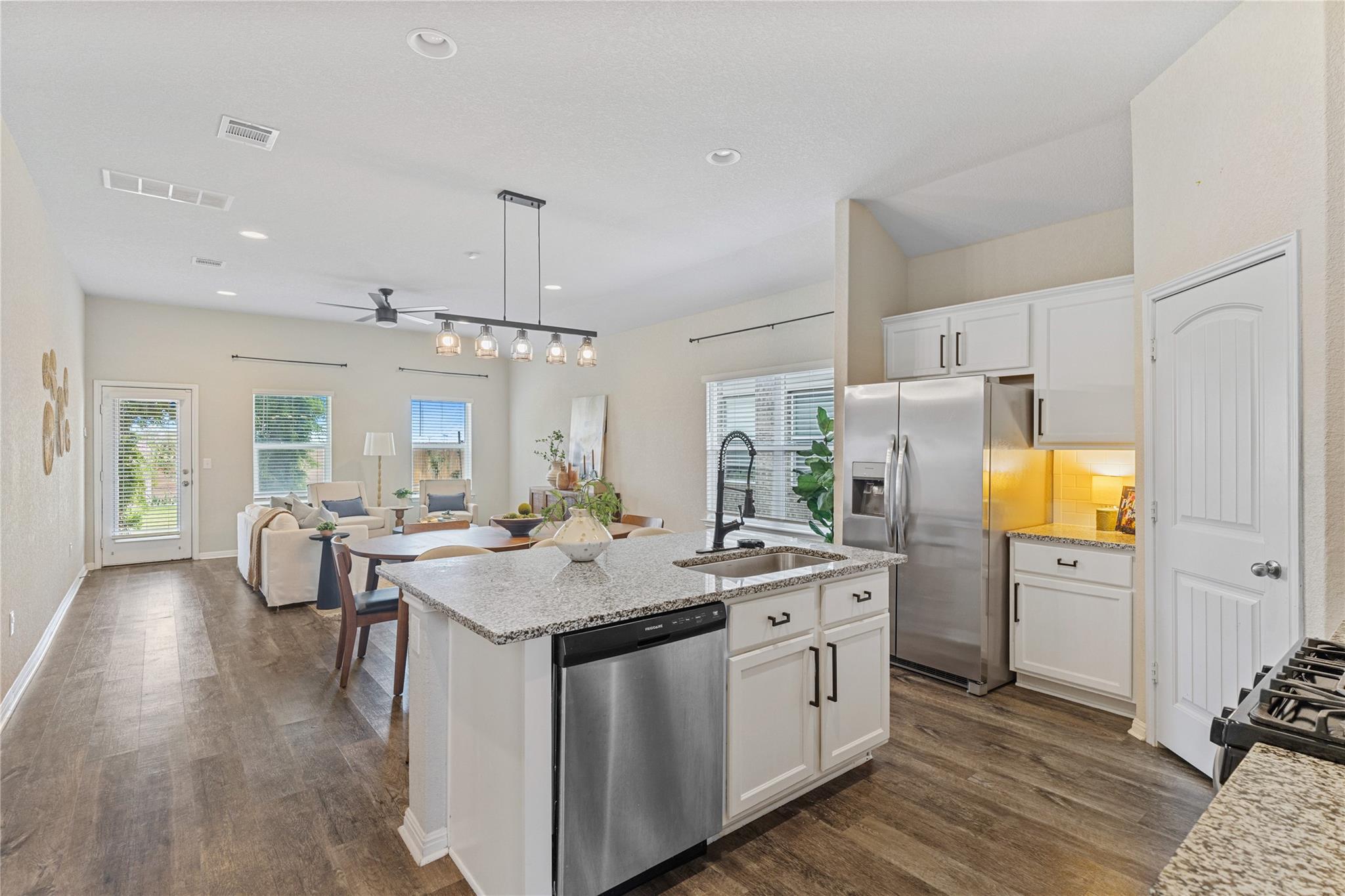 152  Marienfeld Ln, photo 11