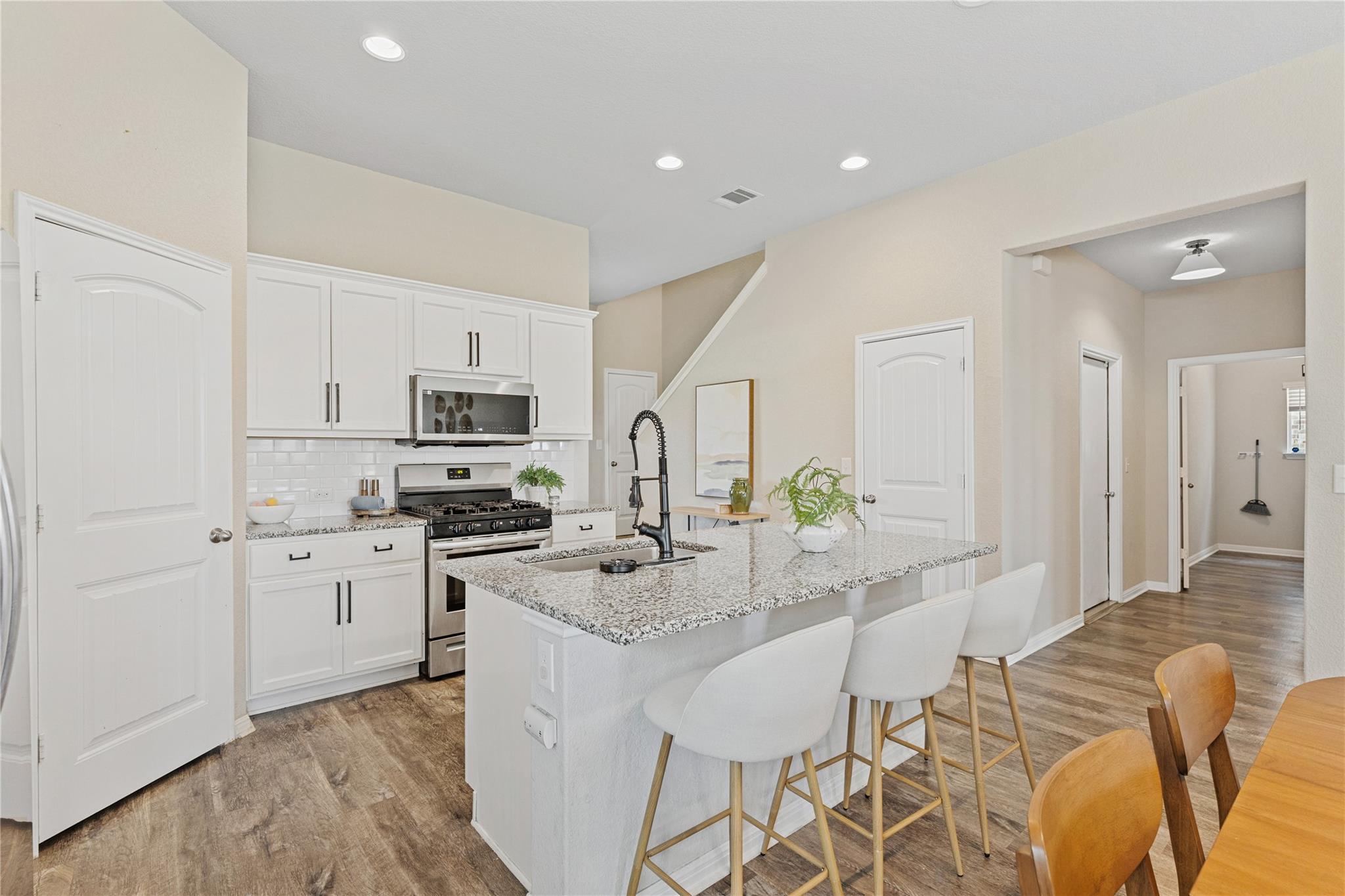 152  Marienfeld Ln, photo 12