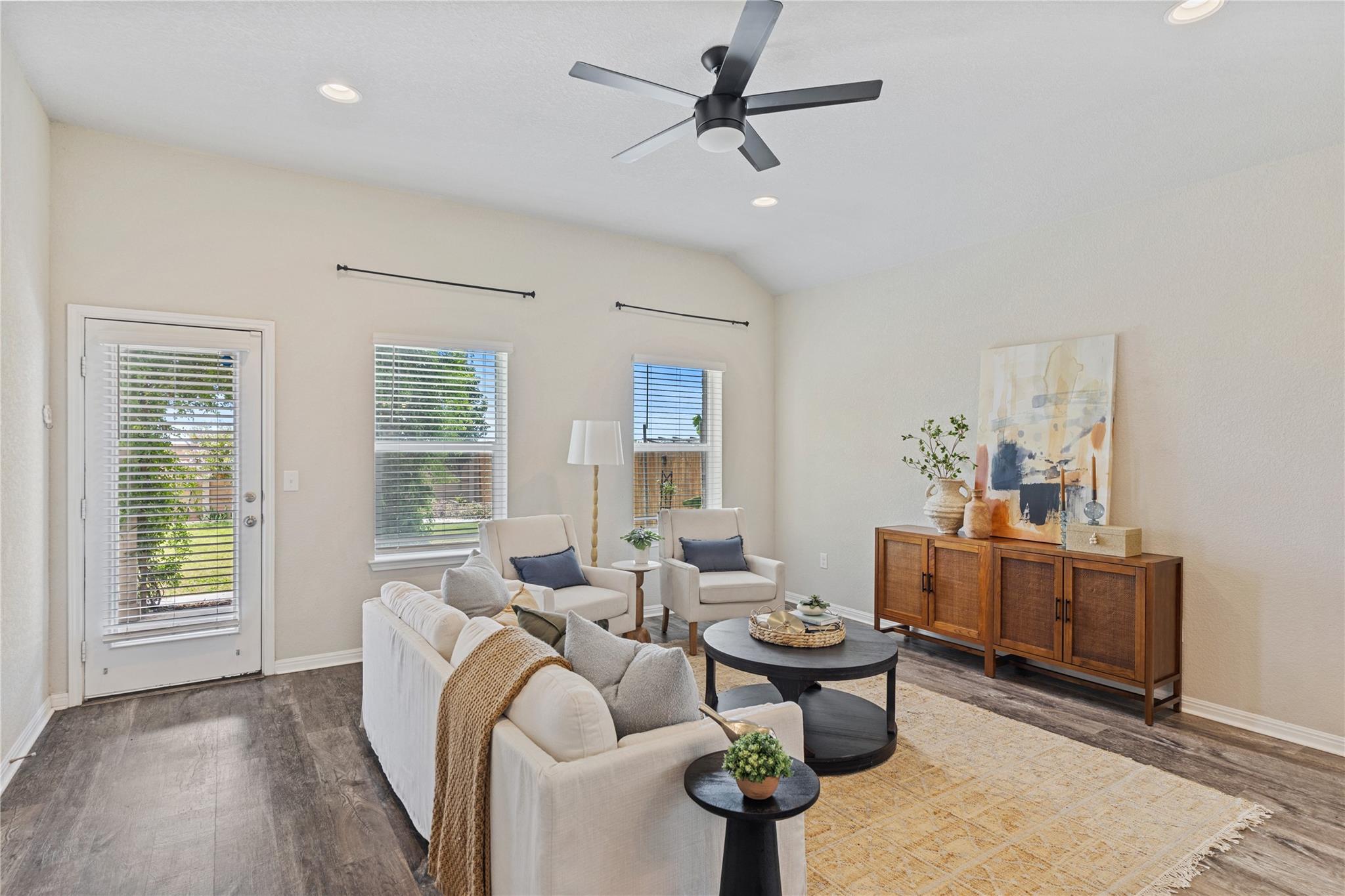 152  Marienfeld Ln, photo 4