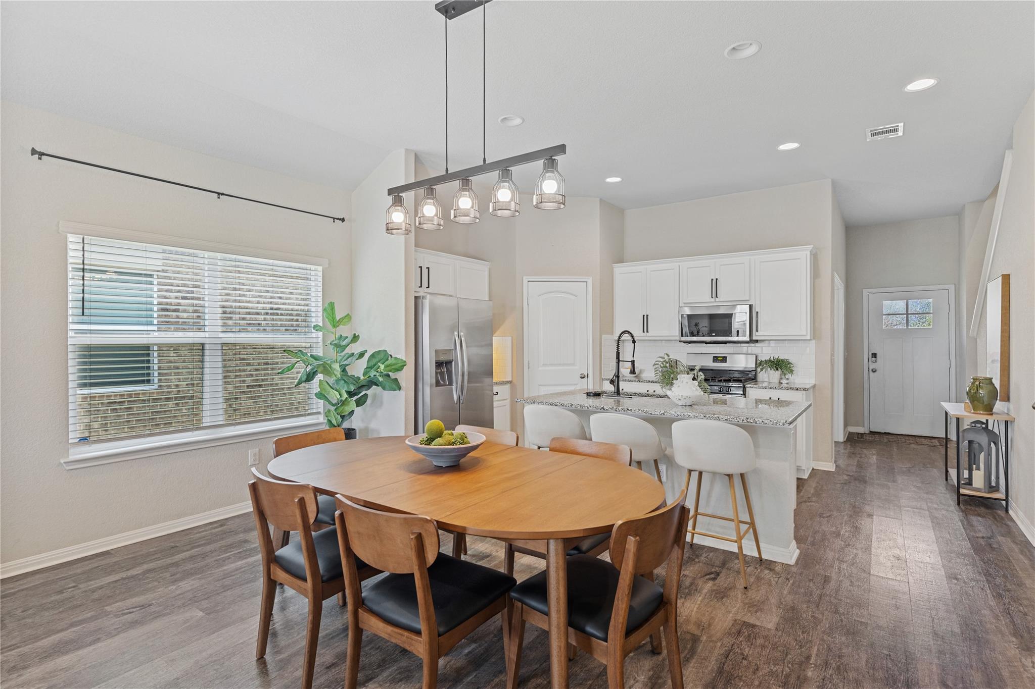 152  Marienfeld Ln, photo 9