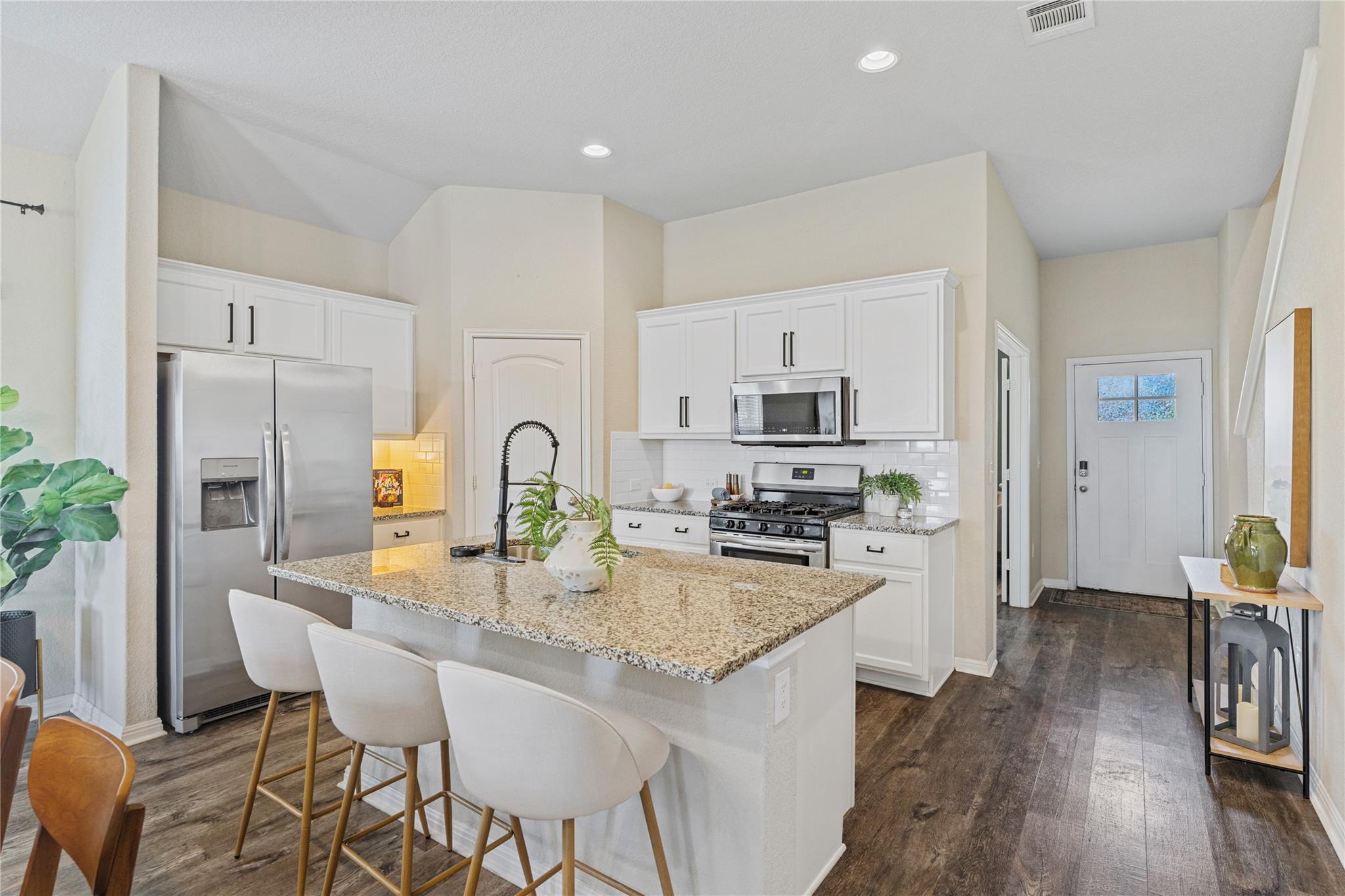 152  Marienfeld Ln, photo 10