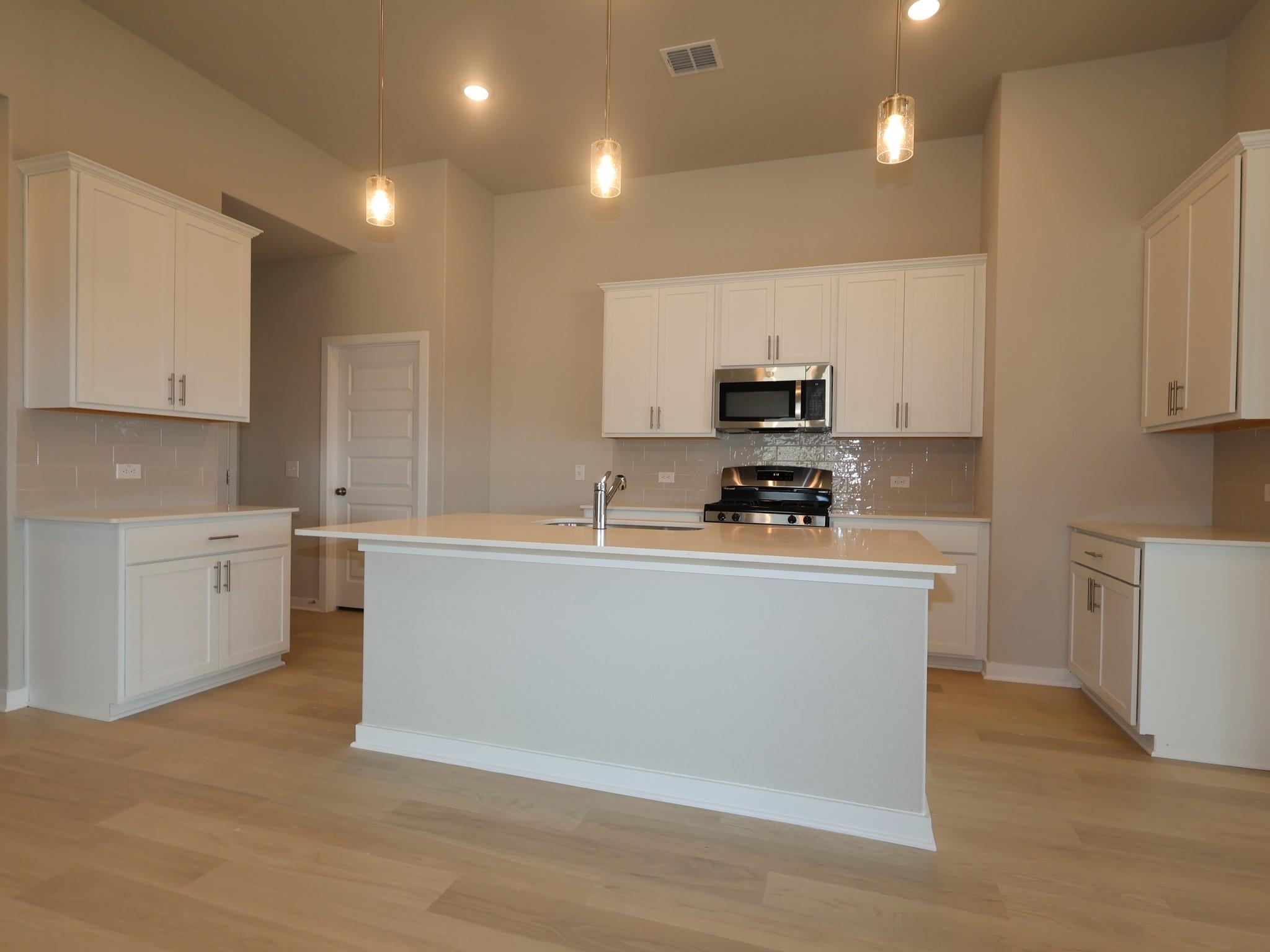 9400  Corvallis Dr, photo 3