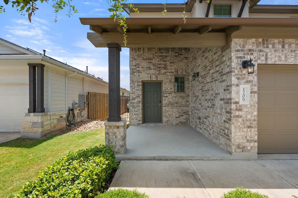 1209  Falconer Way, photo 4