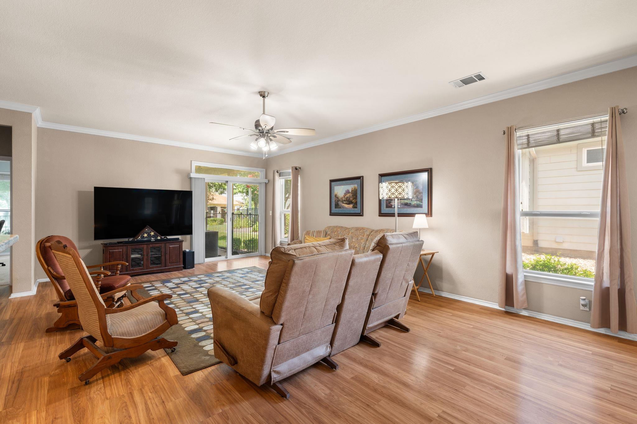 334  Portsmouth Dr, photo 3