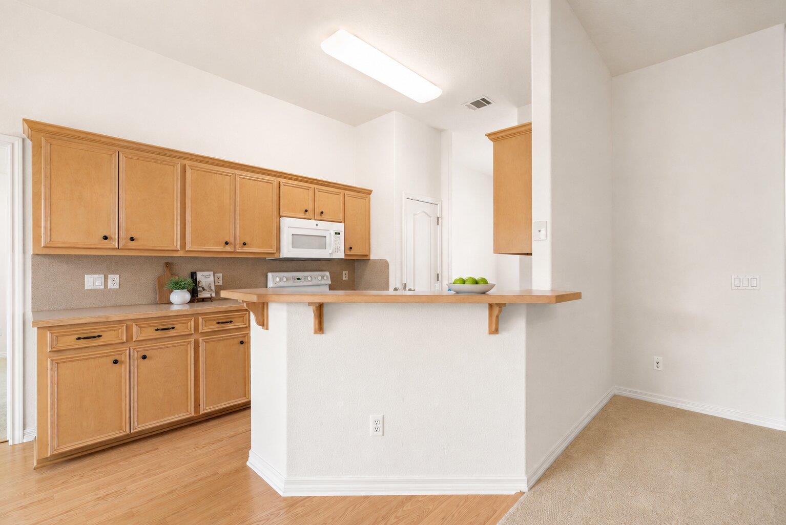106  Stacey Ln, photo 3