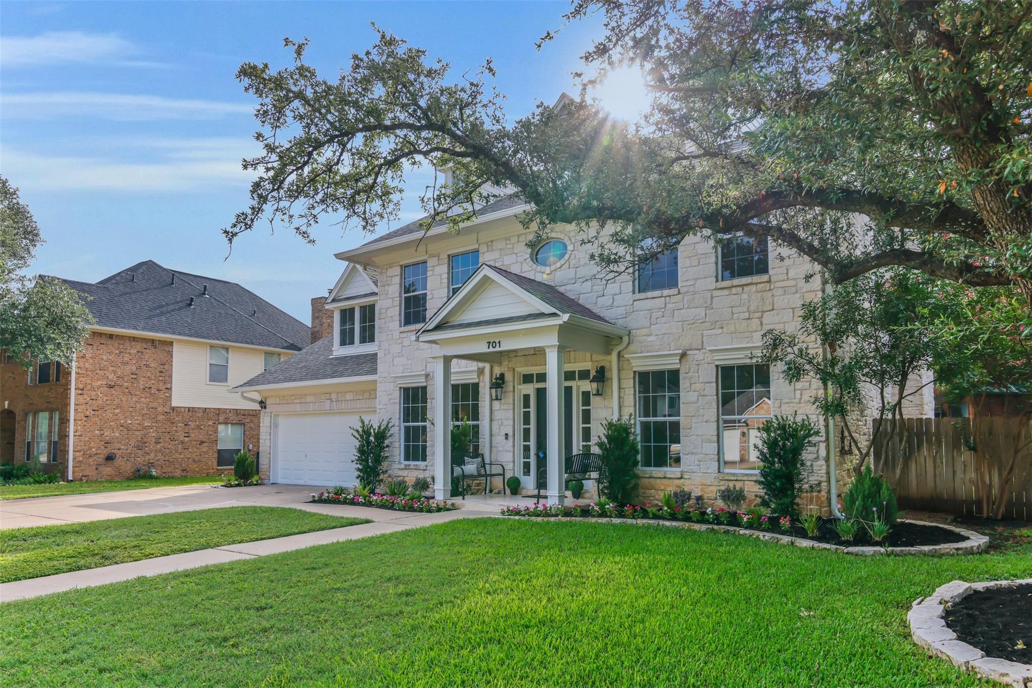 701  Oaklands Dr, photo 2