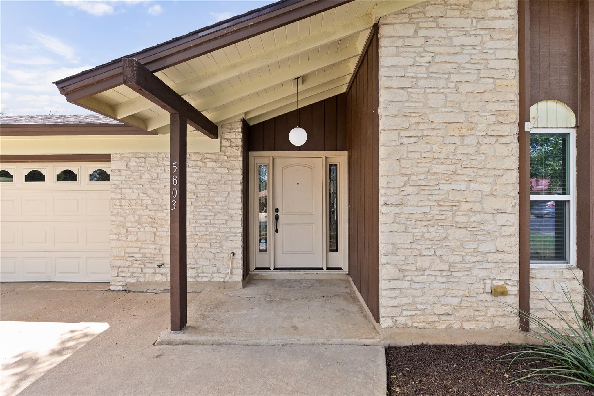 5803  Eureka Dr, photo 3