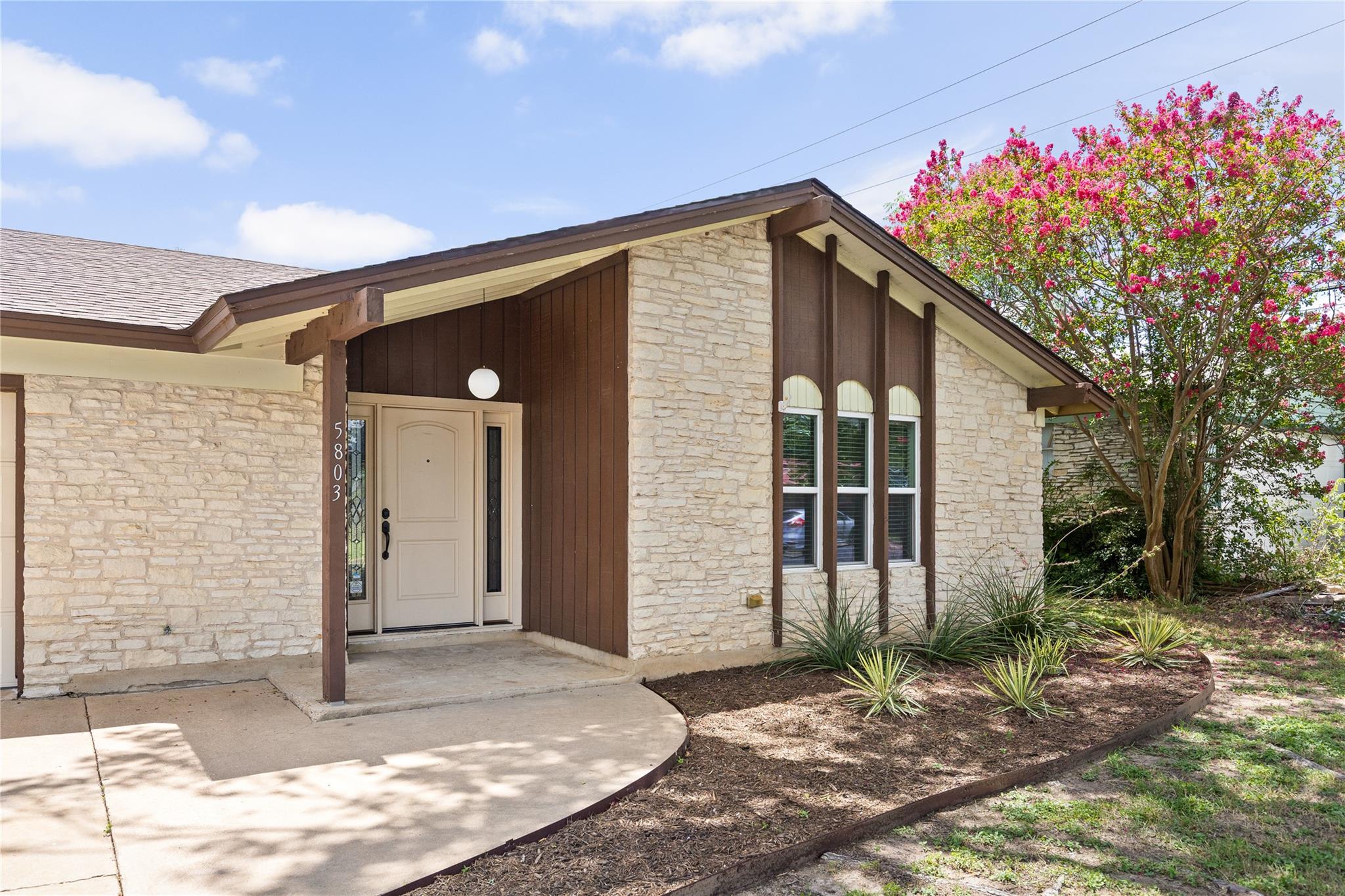 5803  Eureka Dr, photo 4